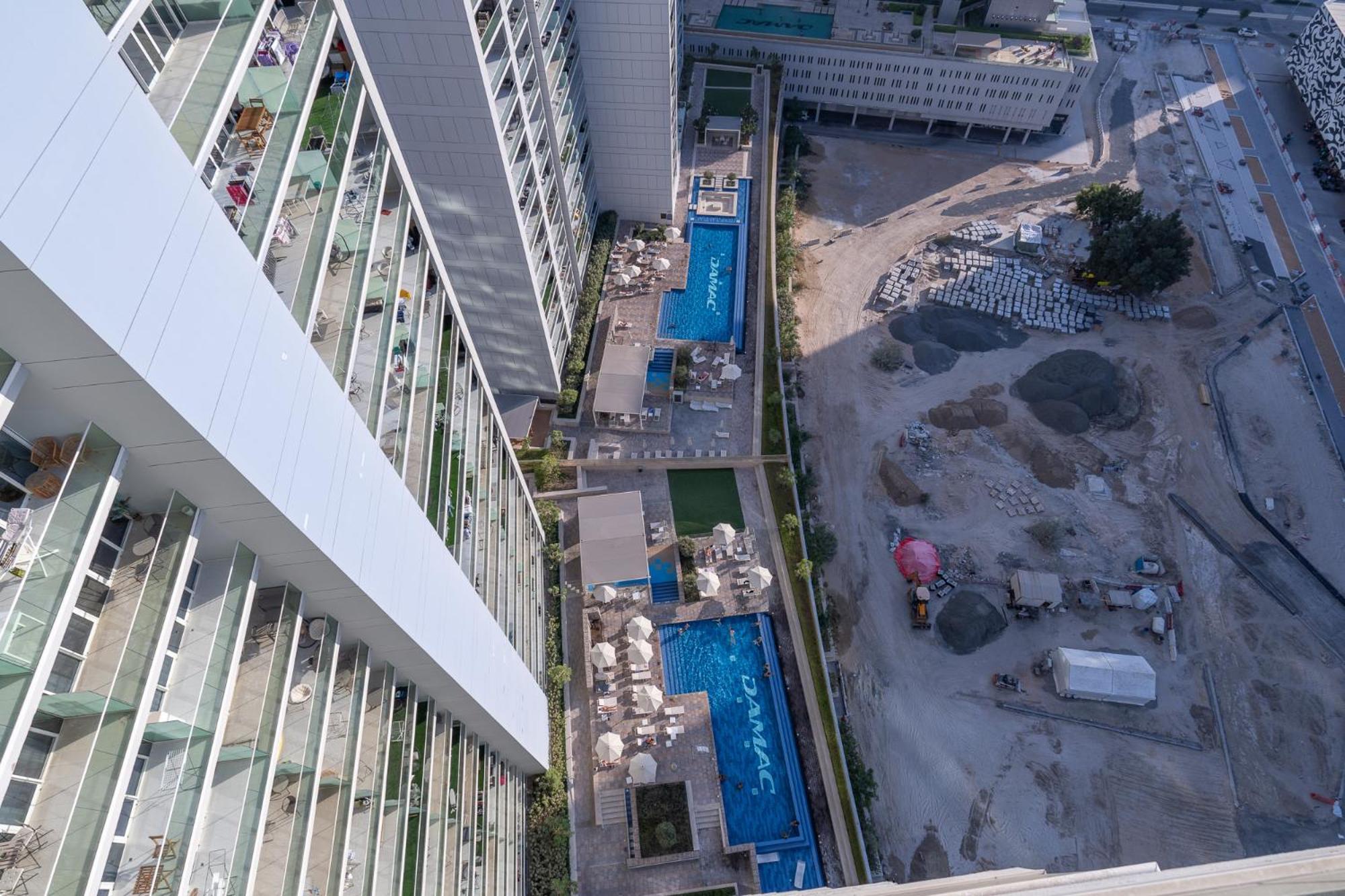 Stunning Burj View - Cozy 2br - 5 Min Mall Apartment *