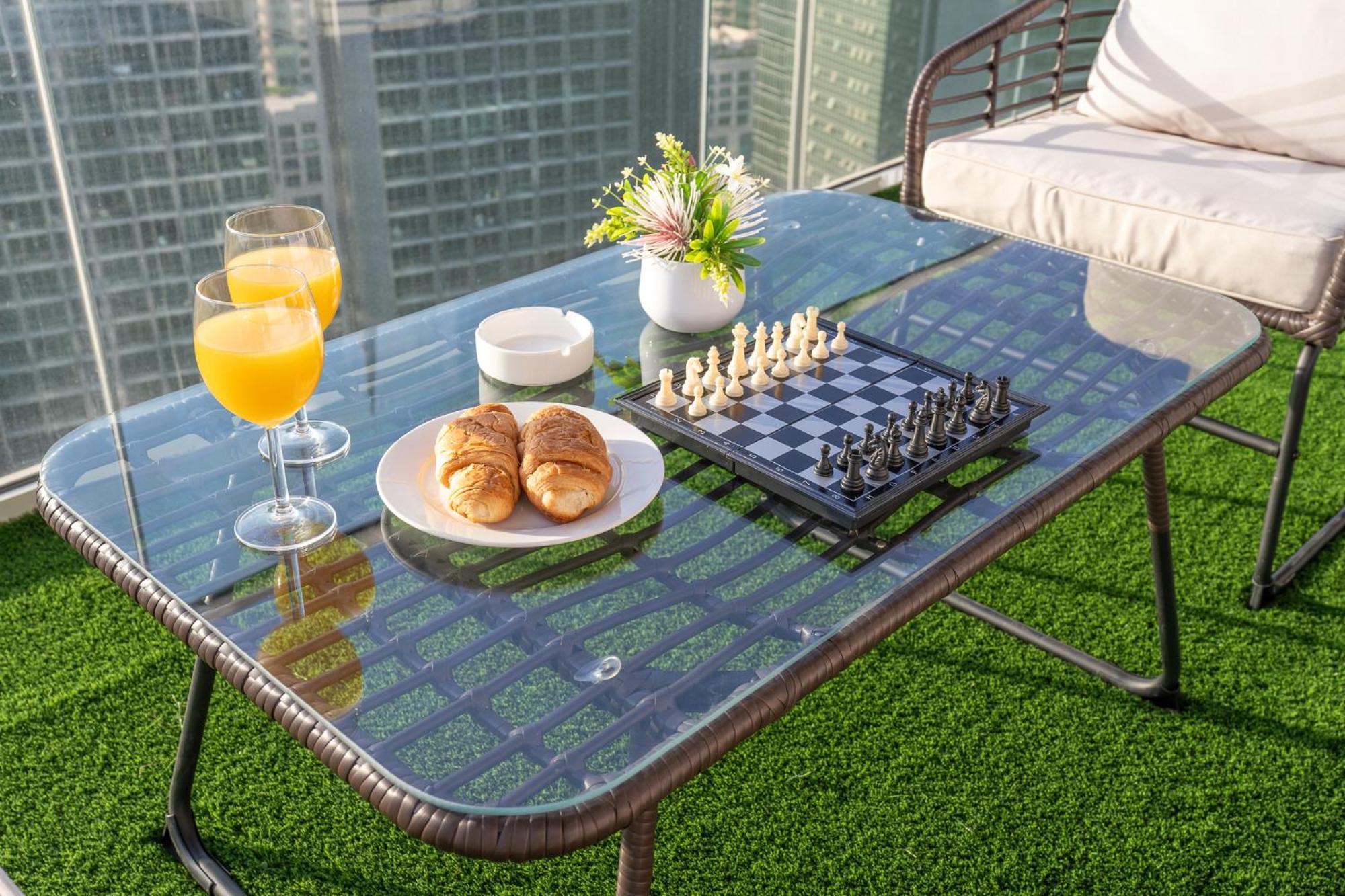 Apartment Stunning Burj View - Cozy 2br - 5 Min Mall