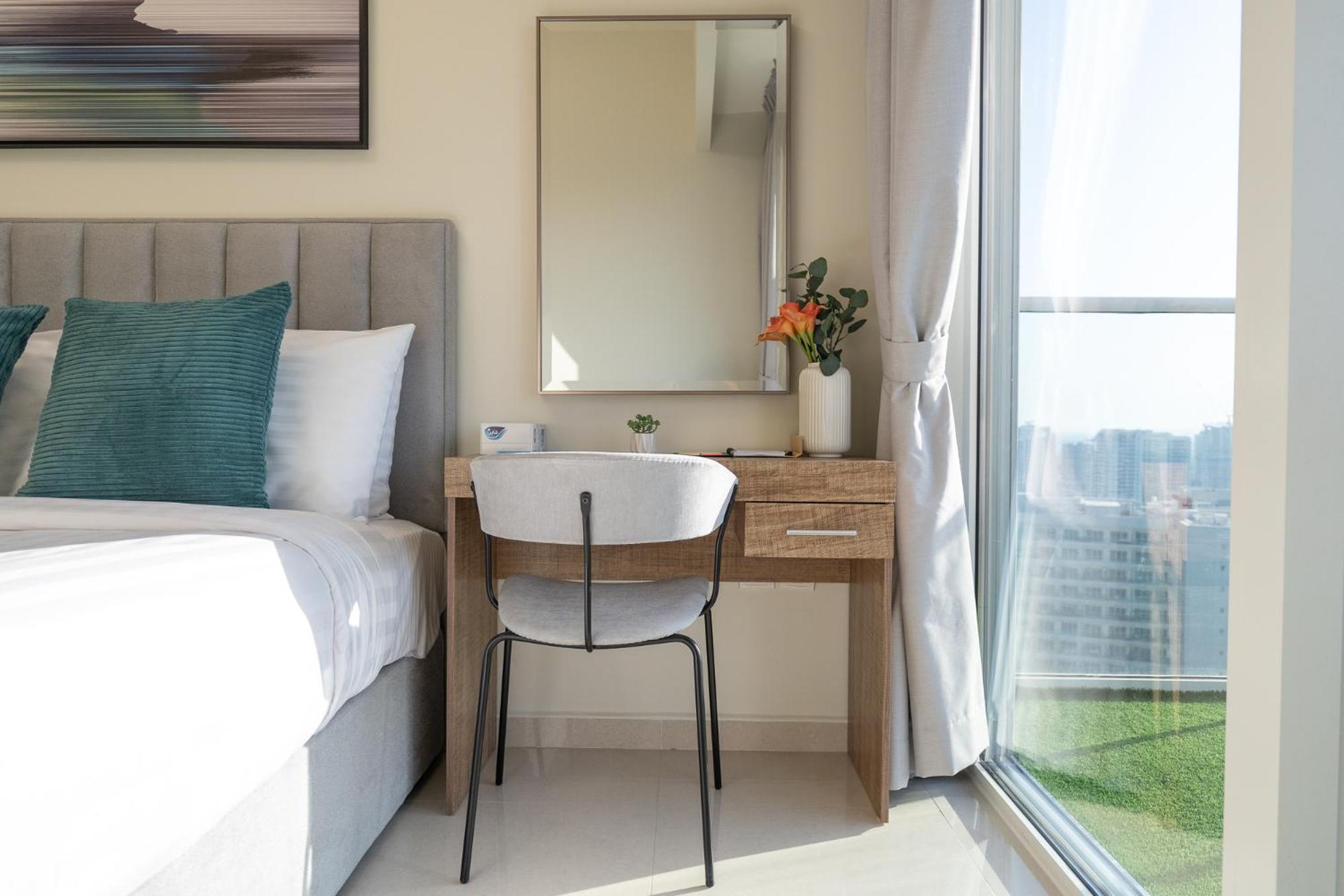 Apartment Stunning Burj View - Cozy 2br - 5 Min Mall