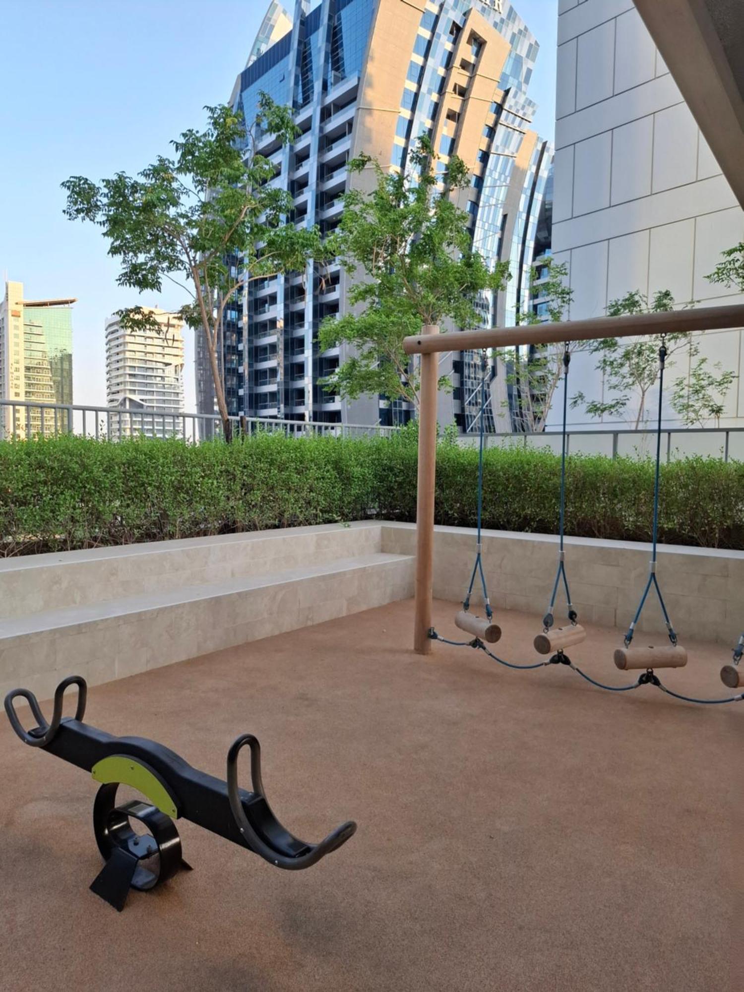 Stunning Burj View - Cozy 2br - 5 Min Mall Apartment *