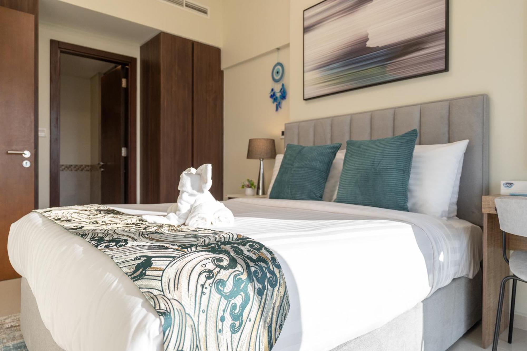 Stunning Burj View - Cozy 2br - 5 Min Mall * Dubai