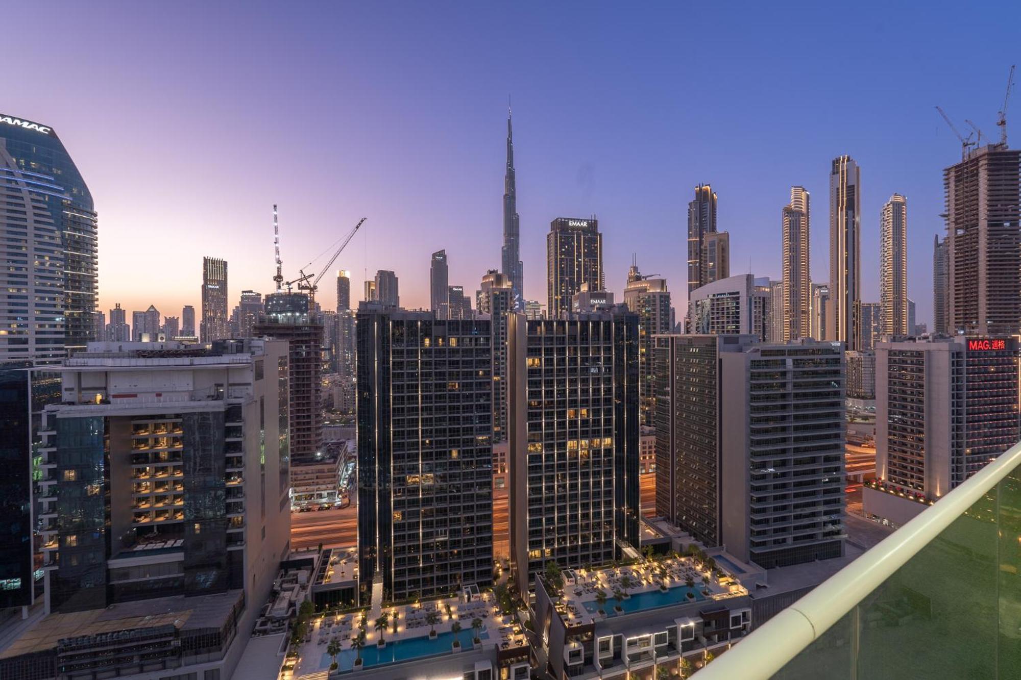 Stunning Burj View - Cozy 2br - 5 Min Mall * Dubai