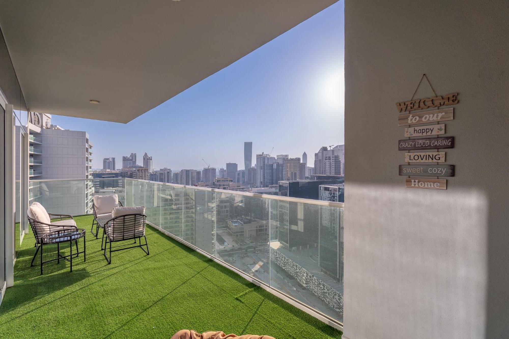 Apartment Stunning Burj View - Cozy 2br - 5 Min Mall