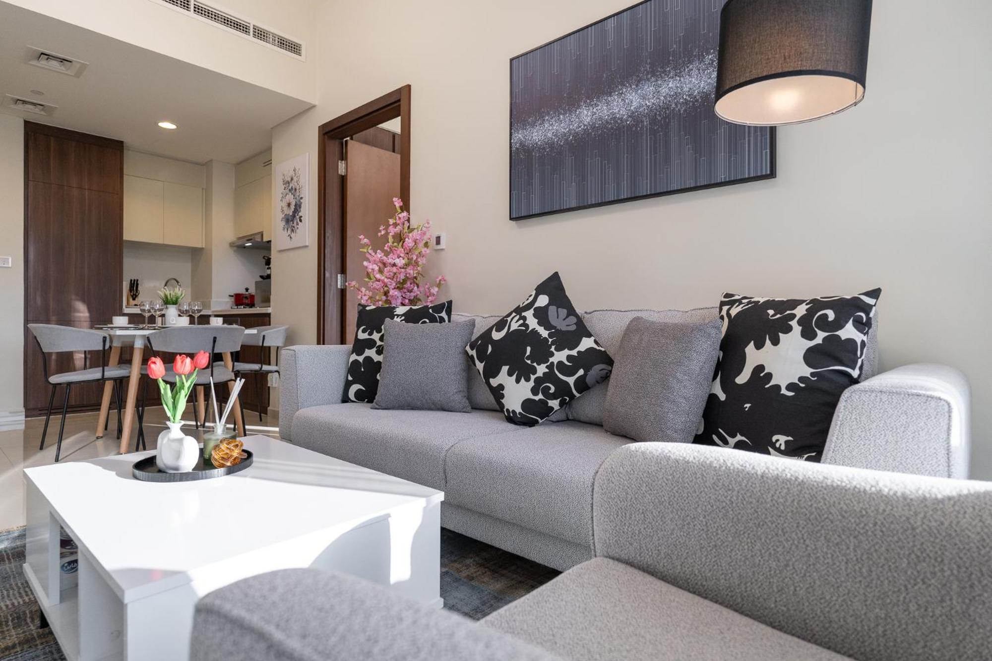 Apartment Stunning Burj View - Cozy 2br - 5 Min Mall *