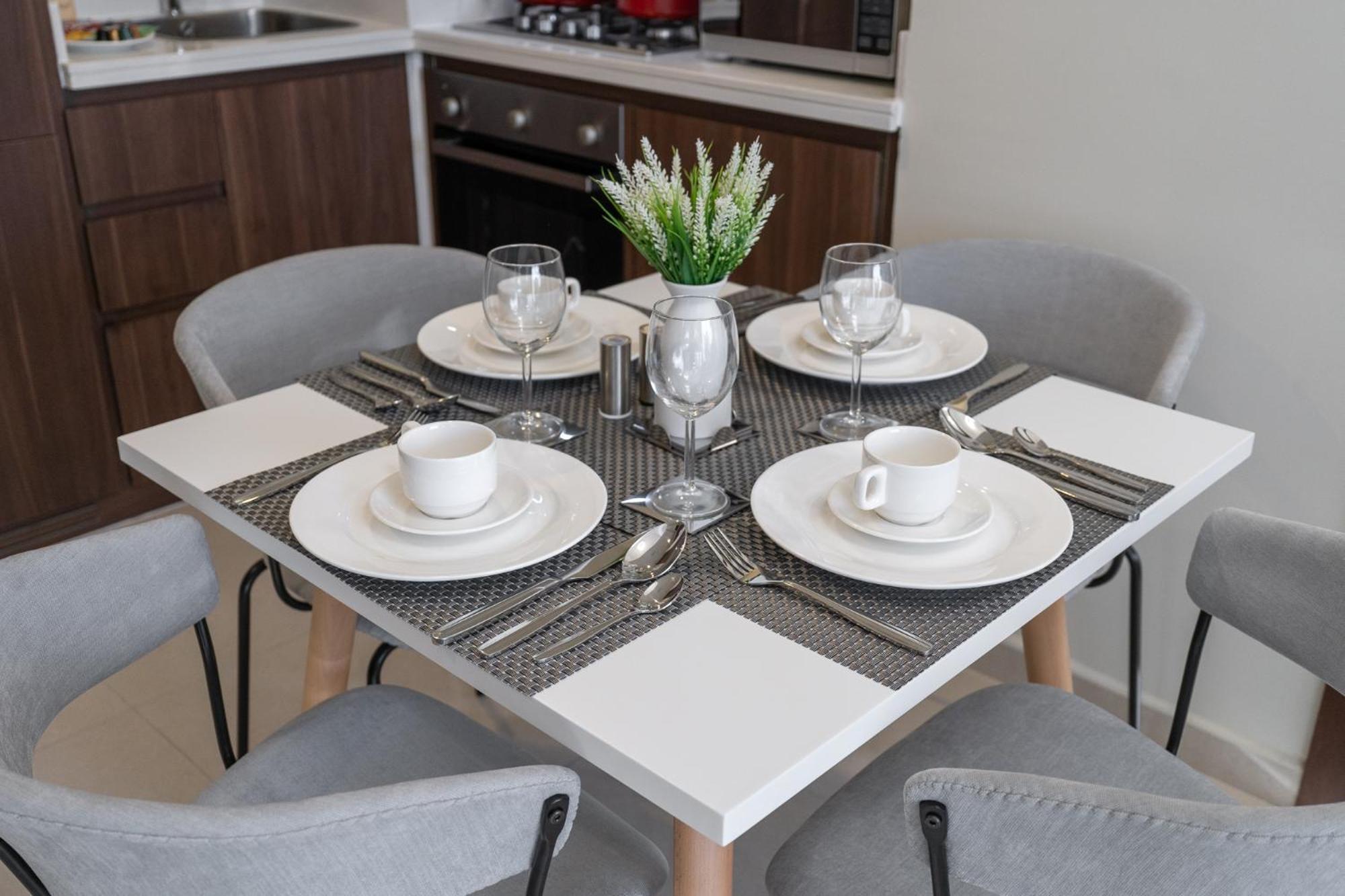 Stunning Burj View - Cozy 2br - 5 Min Mall Apartment Dubai