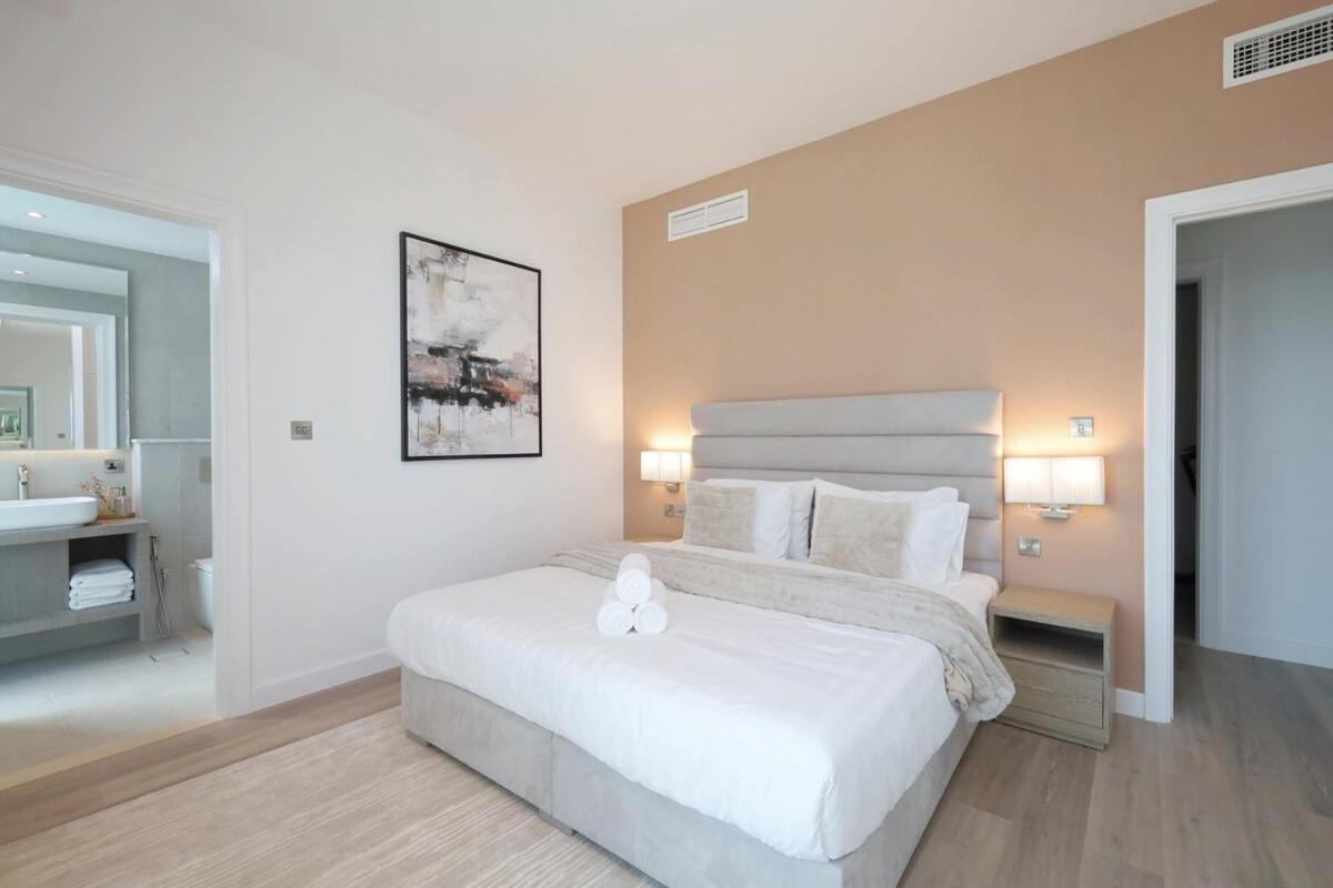 Luxury 3 Bed With Golf Course Views Apartment Dubai