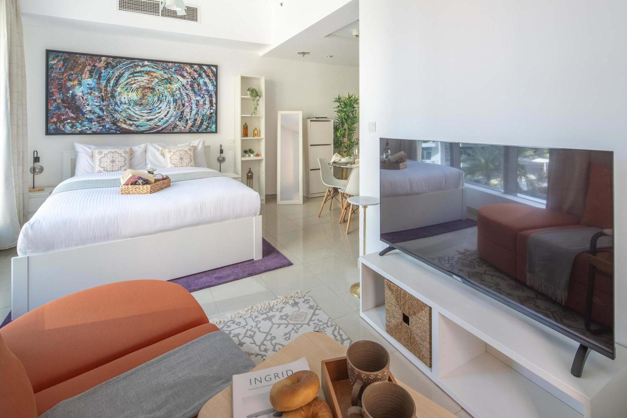 Frank Porter - Bay Apartment