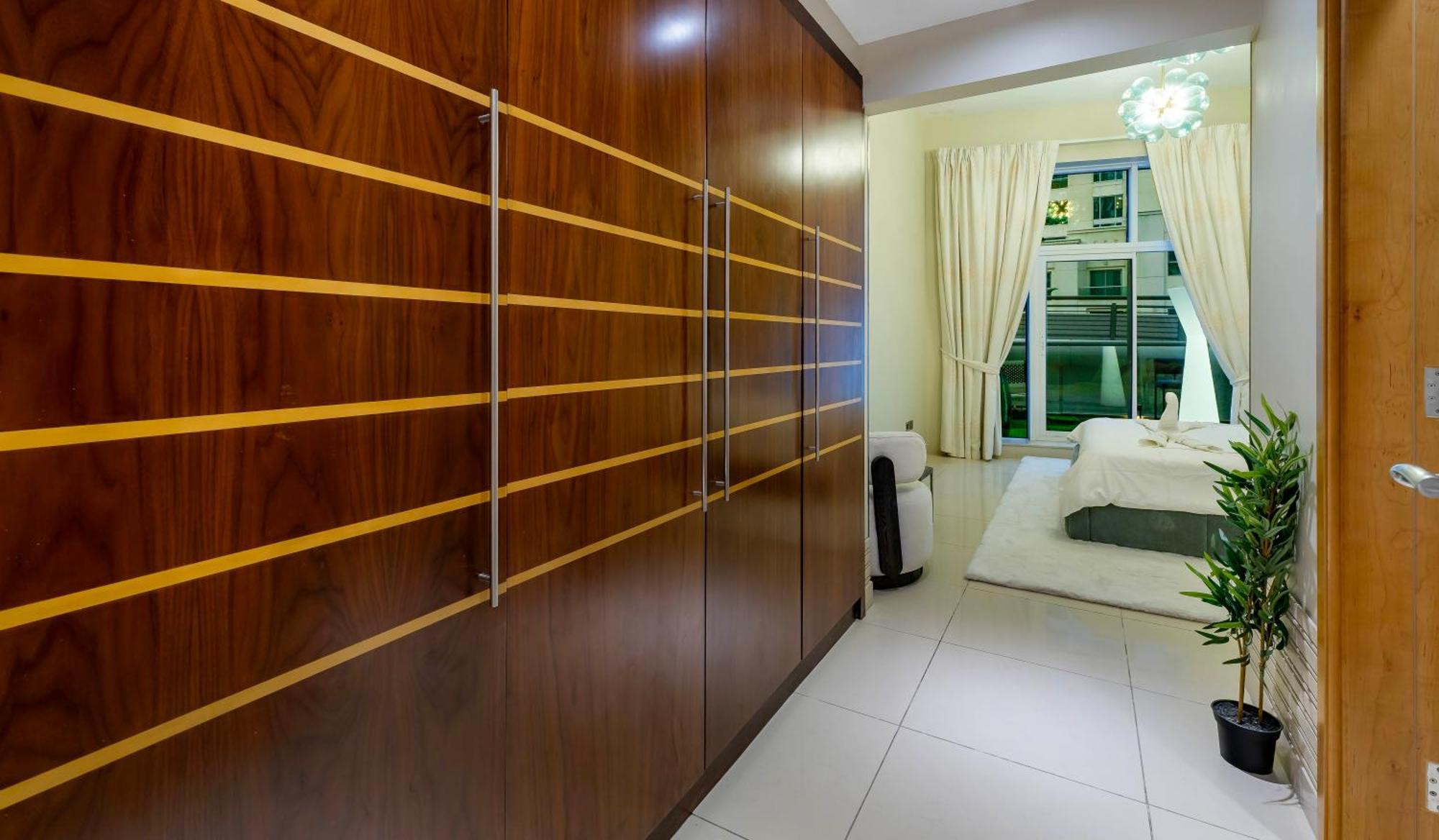 Usmans Brand New Duplex 5 Bedrooms Marina Trident Bayside 4 With 4 En-suite Washrooms