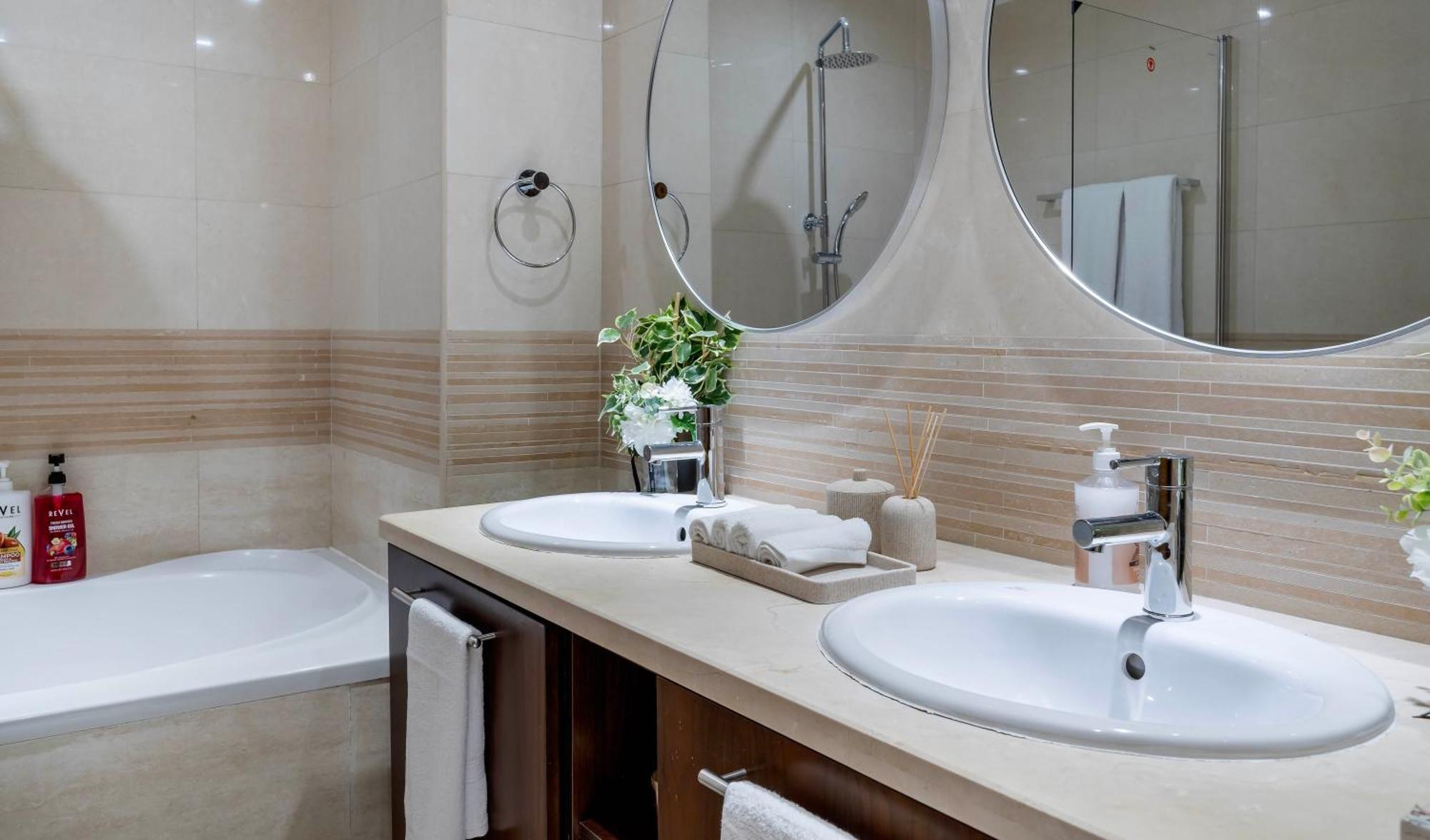 Apartment Usmans Brand New Duplex 5 Bedrooms Marina Trident Bayside 4 With 4 En-suite Washrooms Dubai