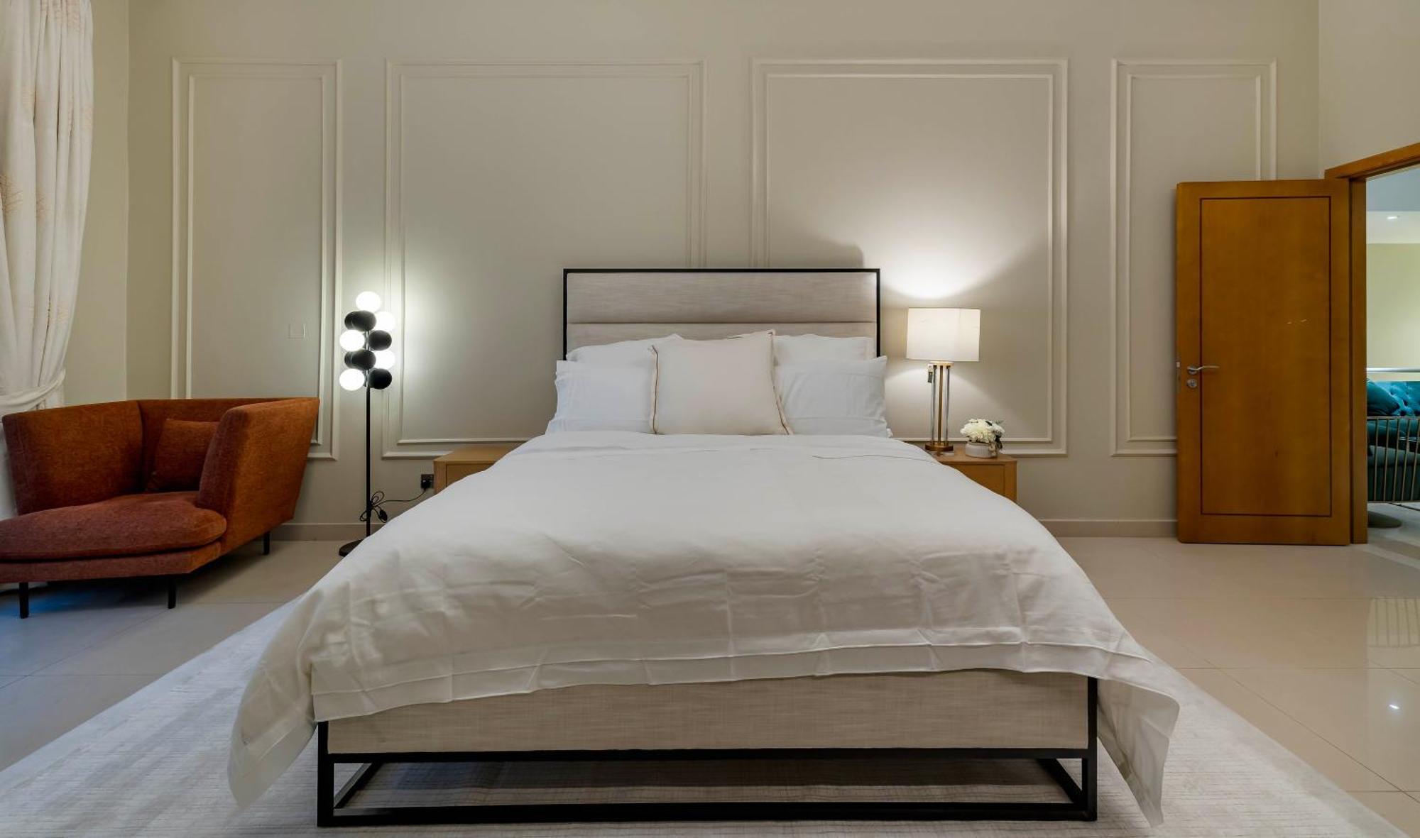 Usmans Brand New Duplex 5 Bedrooms Marina Trident Bayside 4 With 4 En-suite Washrooms Apartment *