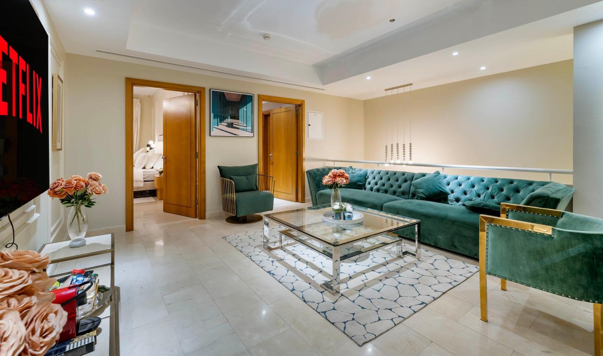 Apartment Usmans Brand New Duplex 5 Bedrooms Marina Trident Bayside 4 With 4 En-suite Washrooms
