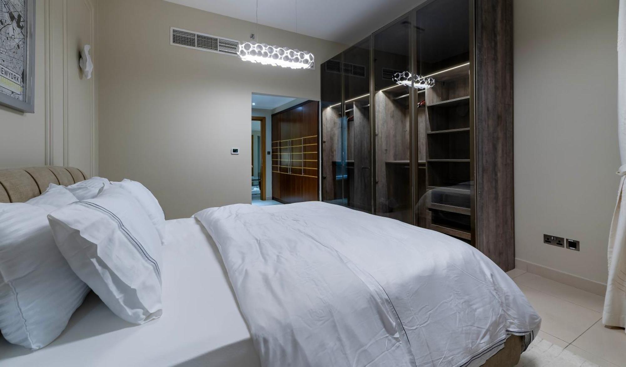 Apartment Usmans Brand New Duplex 5 Bedrooms Marina Trident Bayside 4 With 4 En-suite Washrooms *