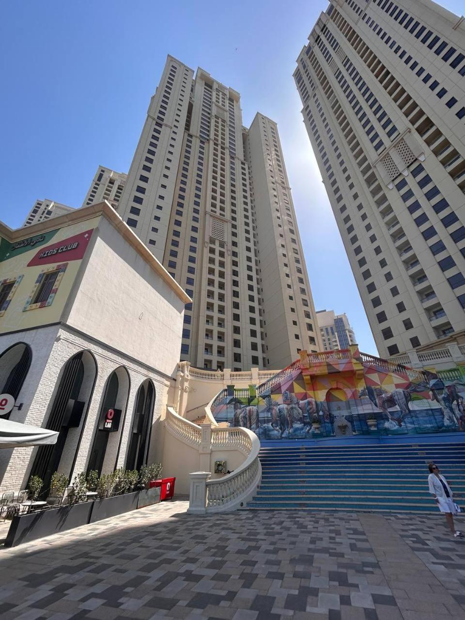 4 Friends Jbr