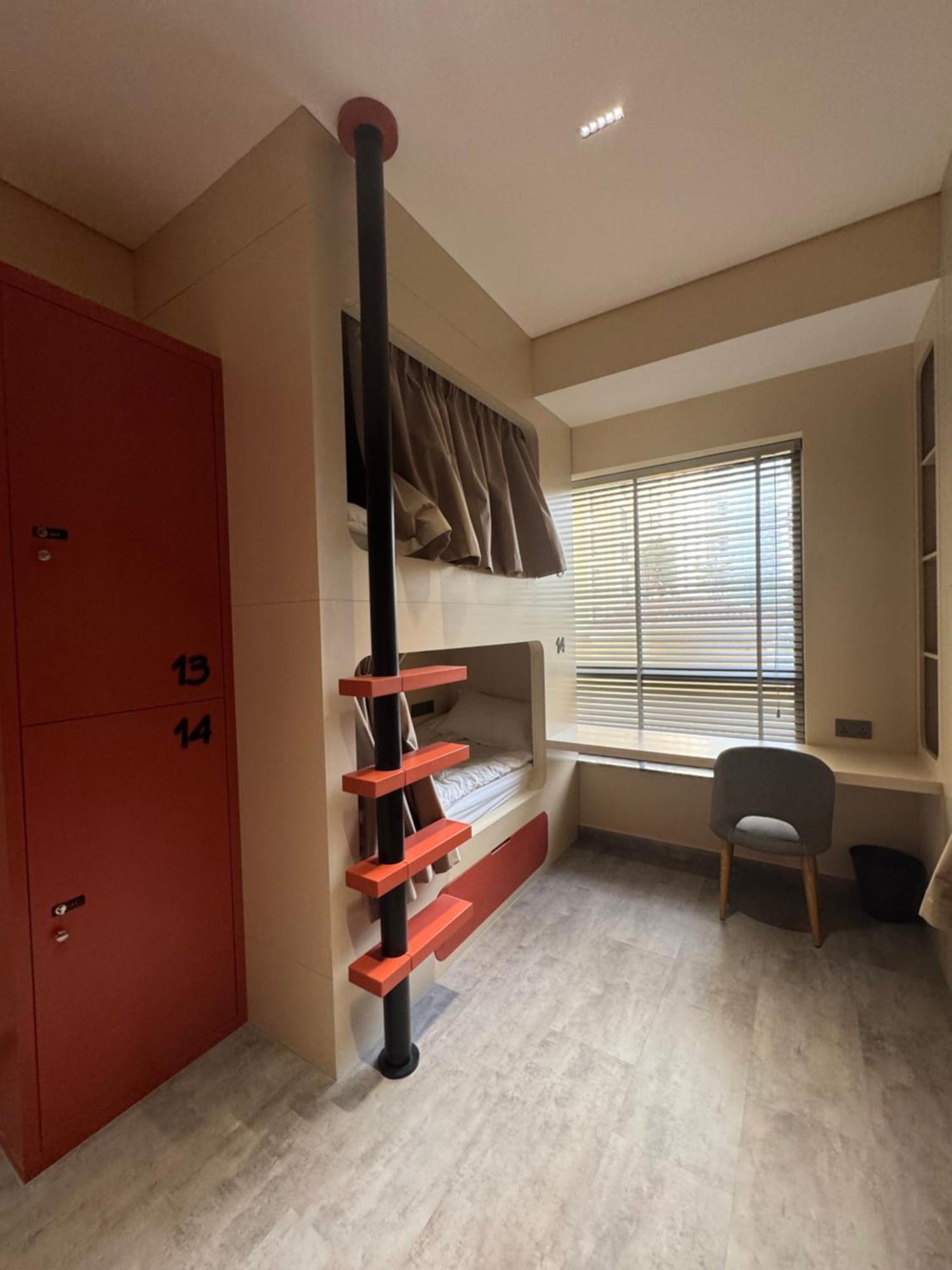 Capsule hotel 4 Friends Jbr