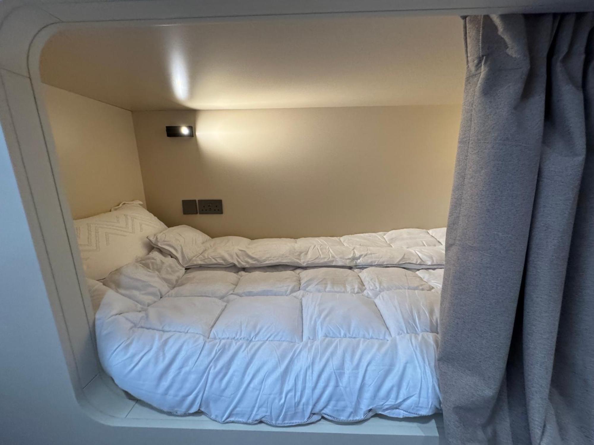 Capsule hotel 4 Friends Jbr *