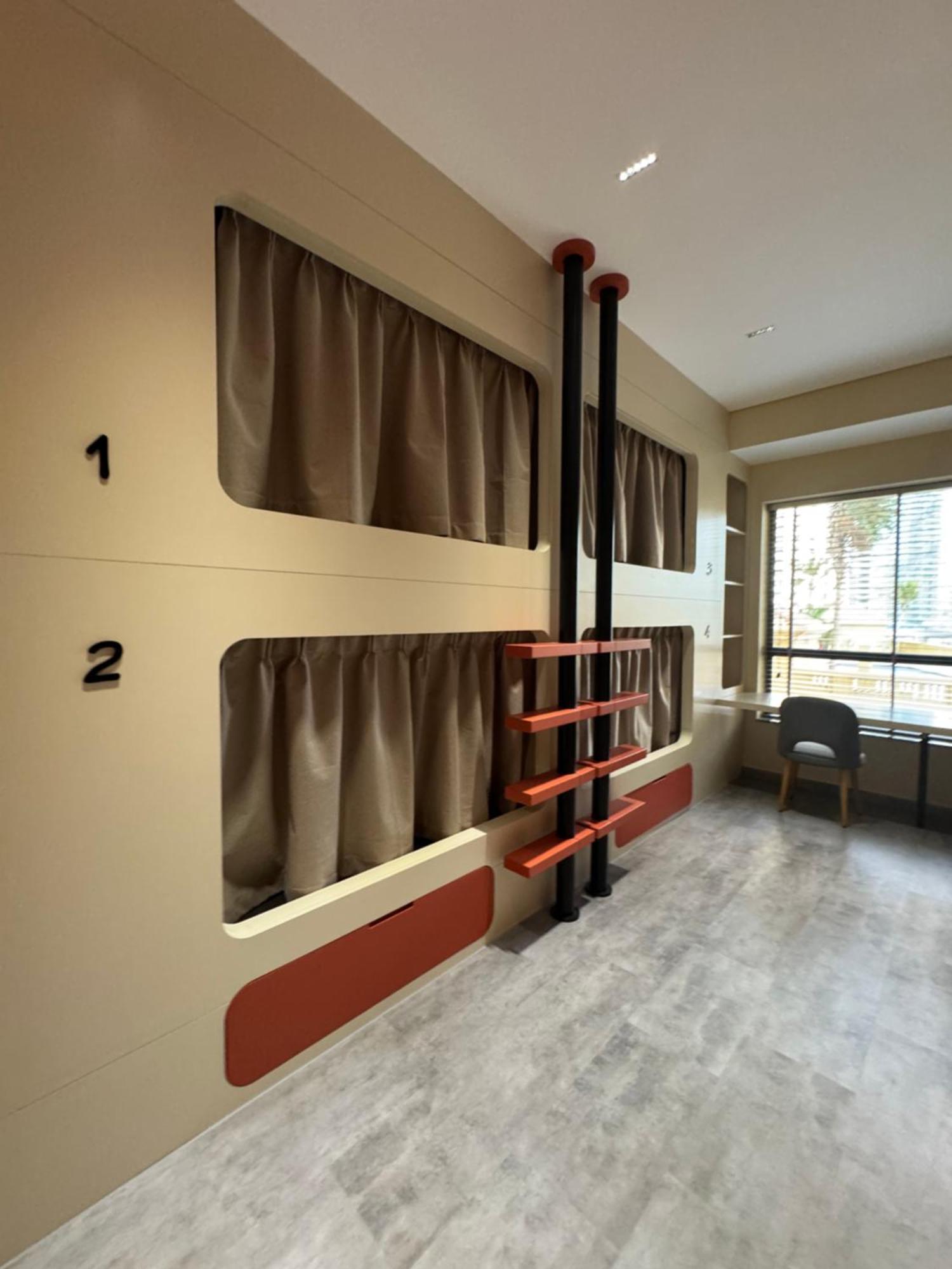 Capsule hotel 4 Friends Jbr