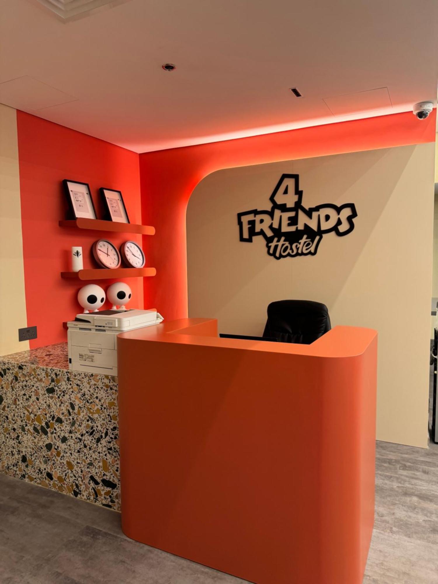 4 Friends Jbr