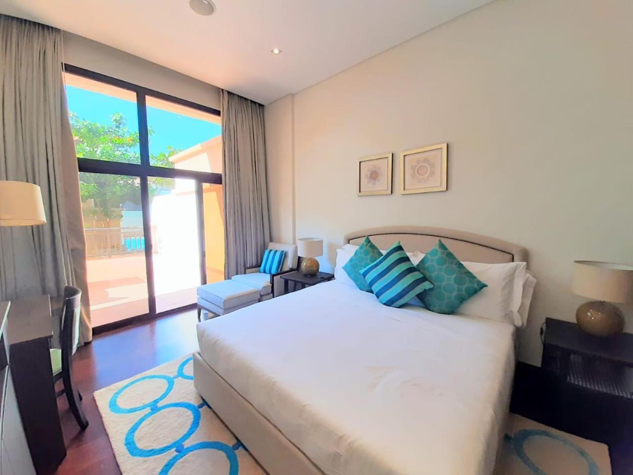 Luxe Getaways Royal Amwaj Palm Jumeirah Dubai