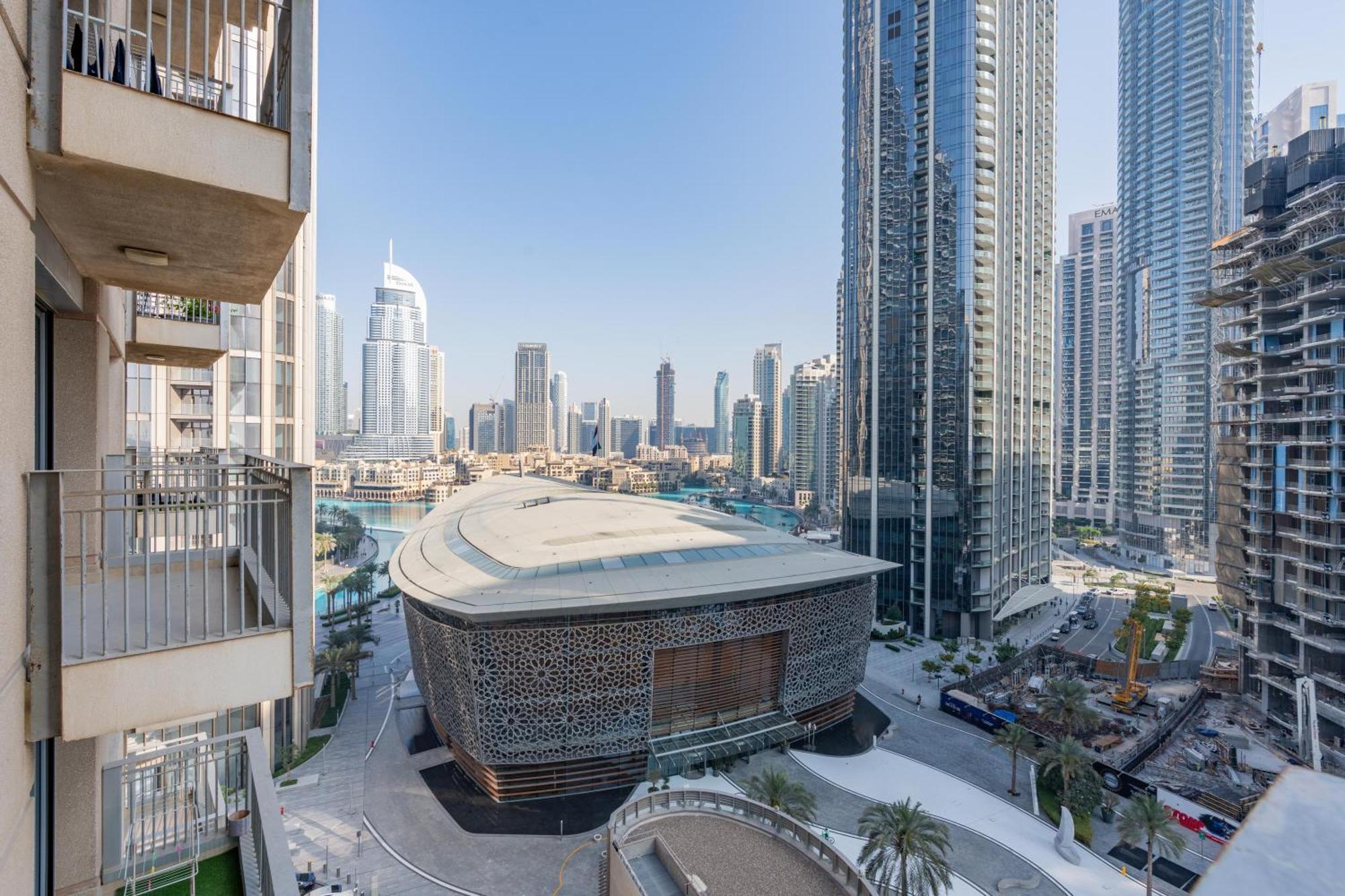 Ultimate 2 Bedroom Next To Burj Khalifa With Opera With Fountain Views * Dubai