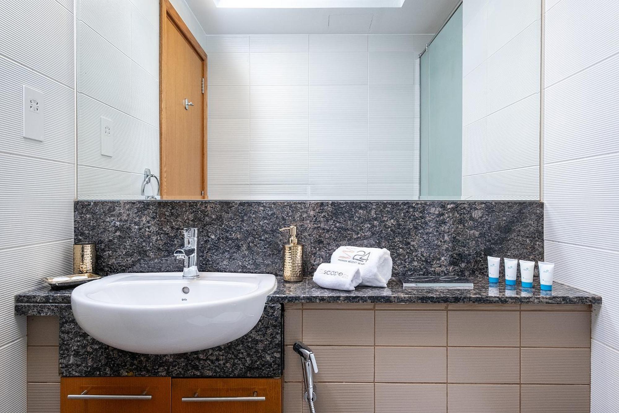 Daire Escape 24 Homes - Bay Square - Business Bay