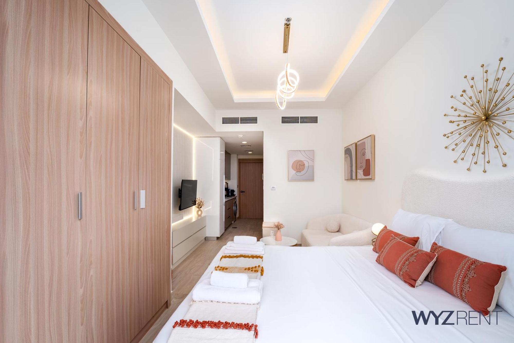 Unique In Azizi Riviera,city & Pool View
