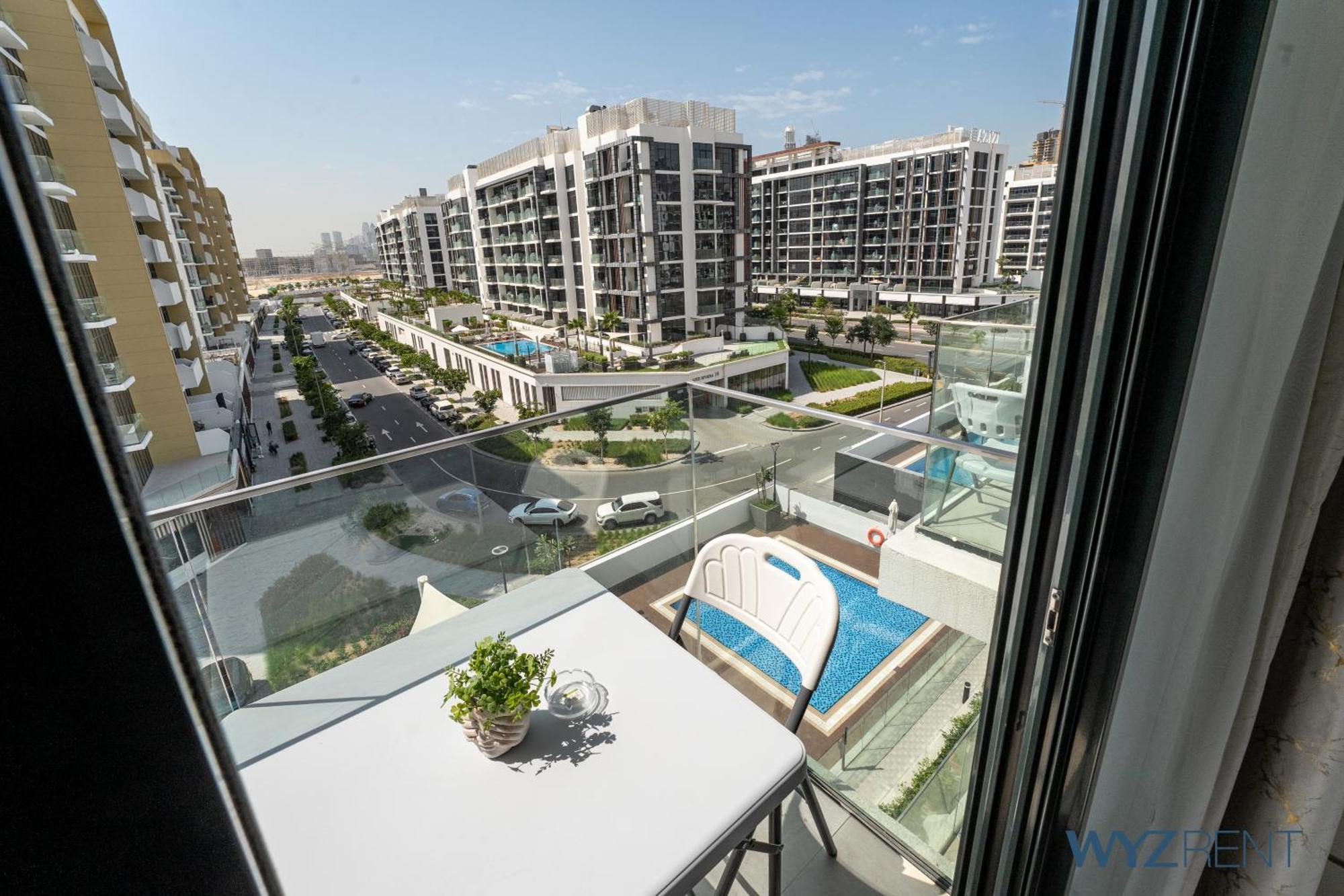 Unique In Azizi Riviera,city & Pool View Dubai