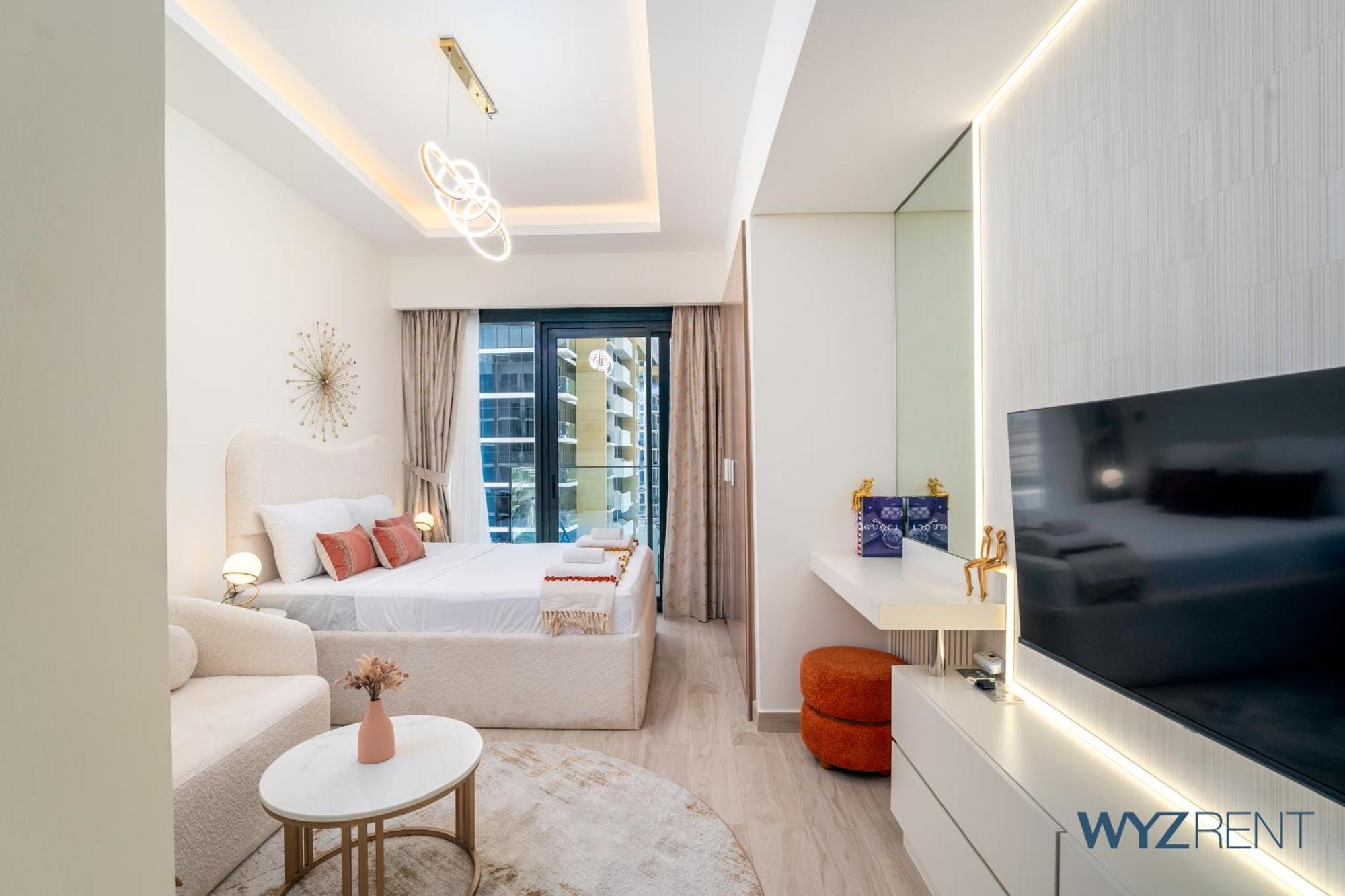 Unique In Azizi Riviera,city & Pool View