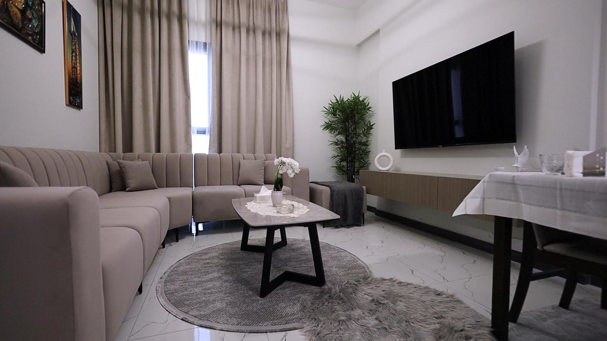 Apartment 2 Bedroom Elegant In Dubailand *