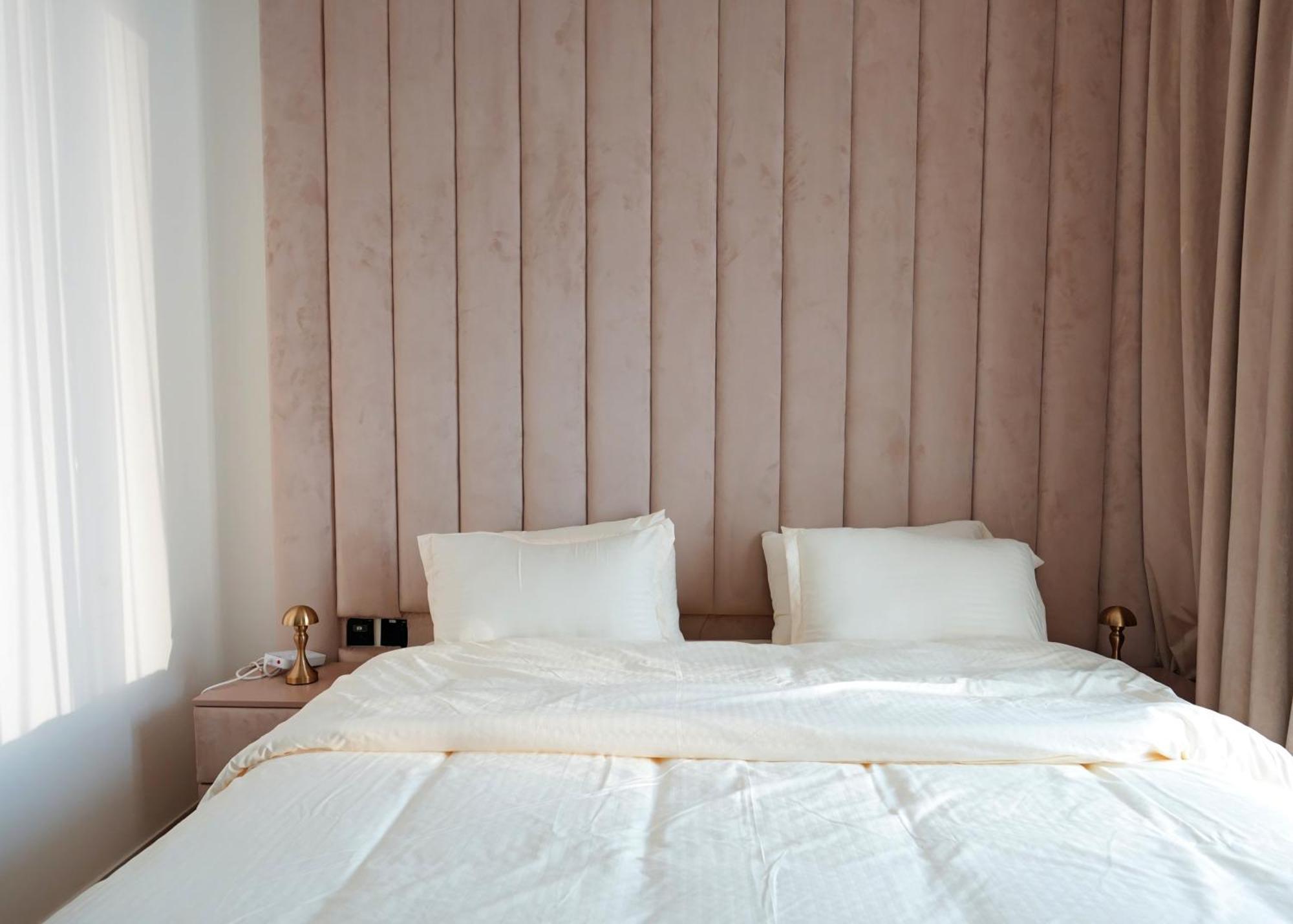 Modern Chic 1 Bhk In Binghatti House Apartment *