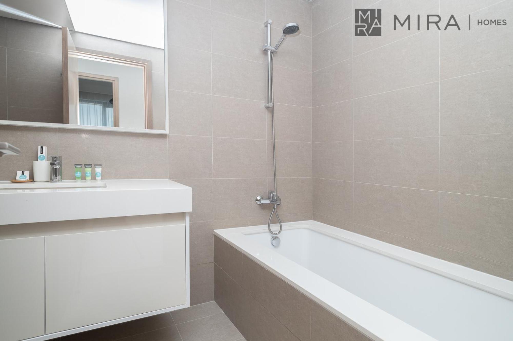 Mira Homes - Newly 2 Bedroom With Balcony In The Heart Of Close To Burj Khalifa * Dubai