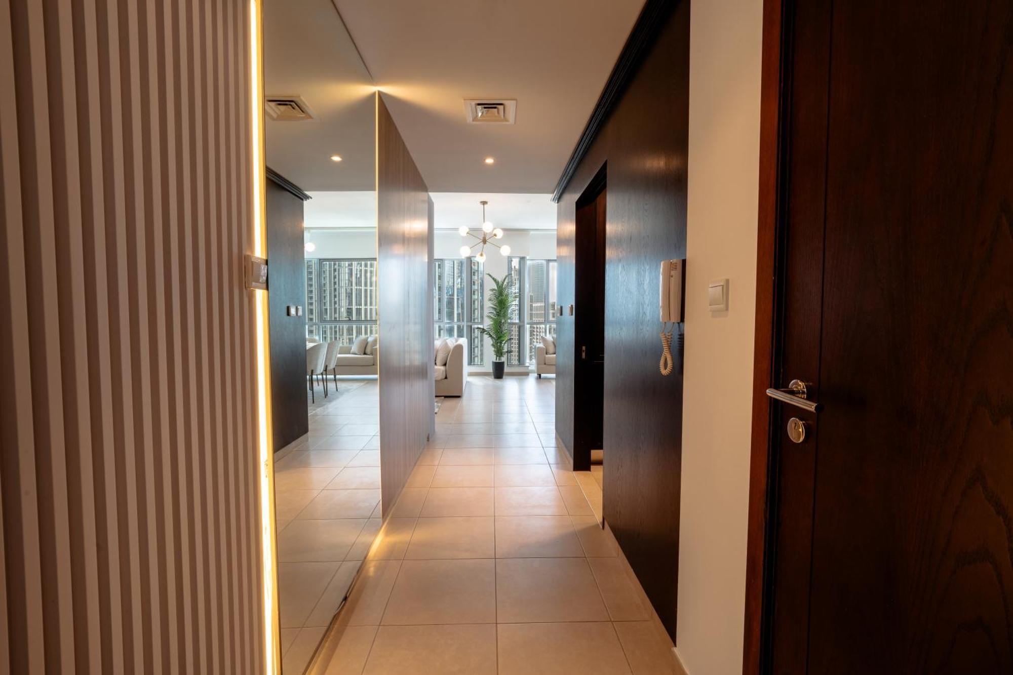 Location In Downtown Apartment *