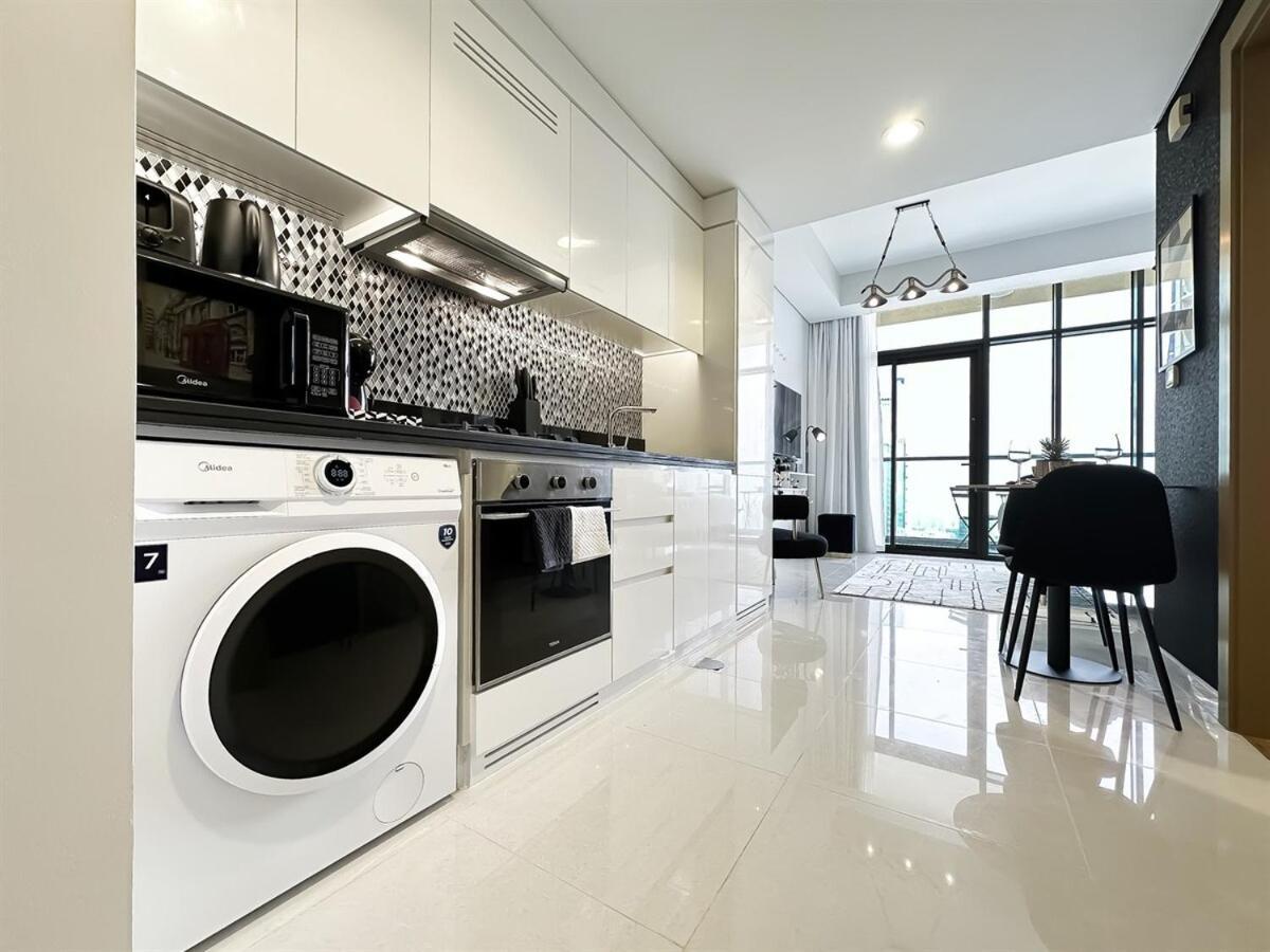Apartamento Trophy-twilight Edge 55th Floor W Lush Lagoon Pool Dubai
