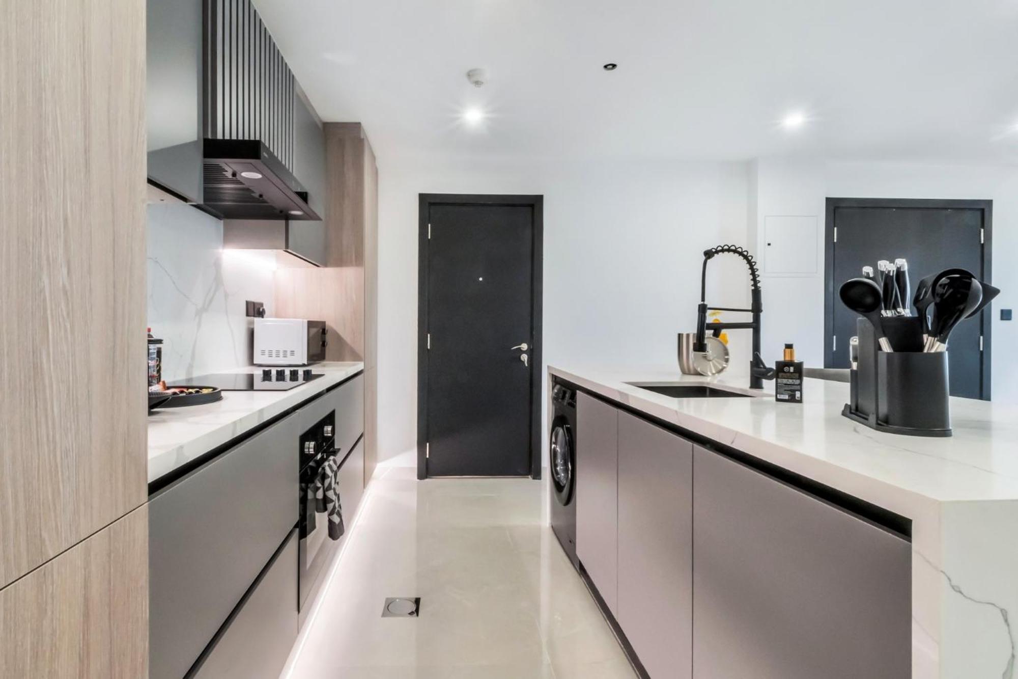 Luxurious Brand New 2Br Apartment In Rimal 1 I Steps To The Jbr Beach I Gyl Holiday Homes *