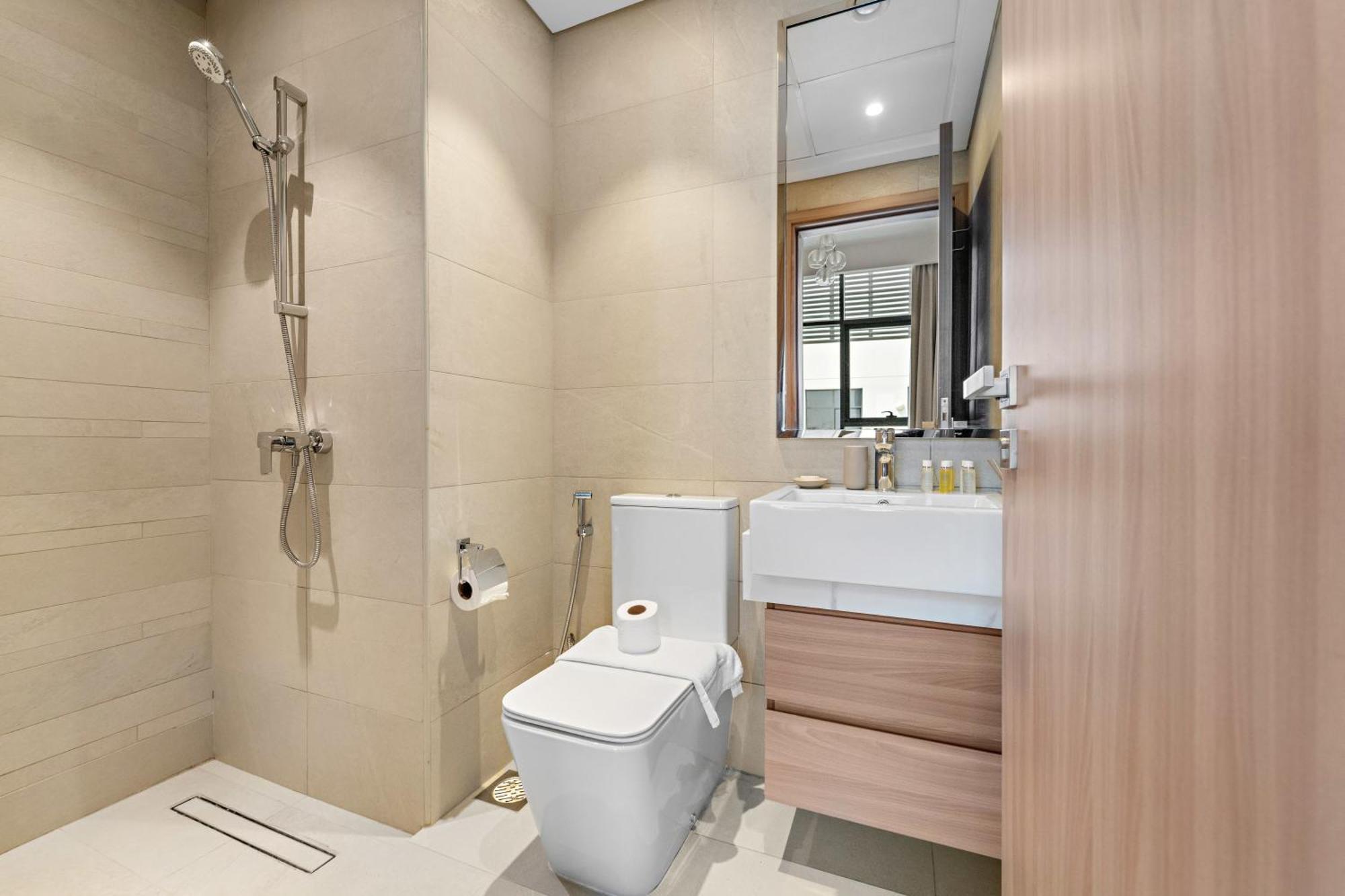 Silkhaus Stylish 2bdr In Azizi Gardens With Pool & Gym Apartment