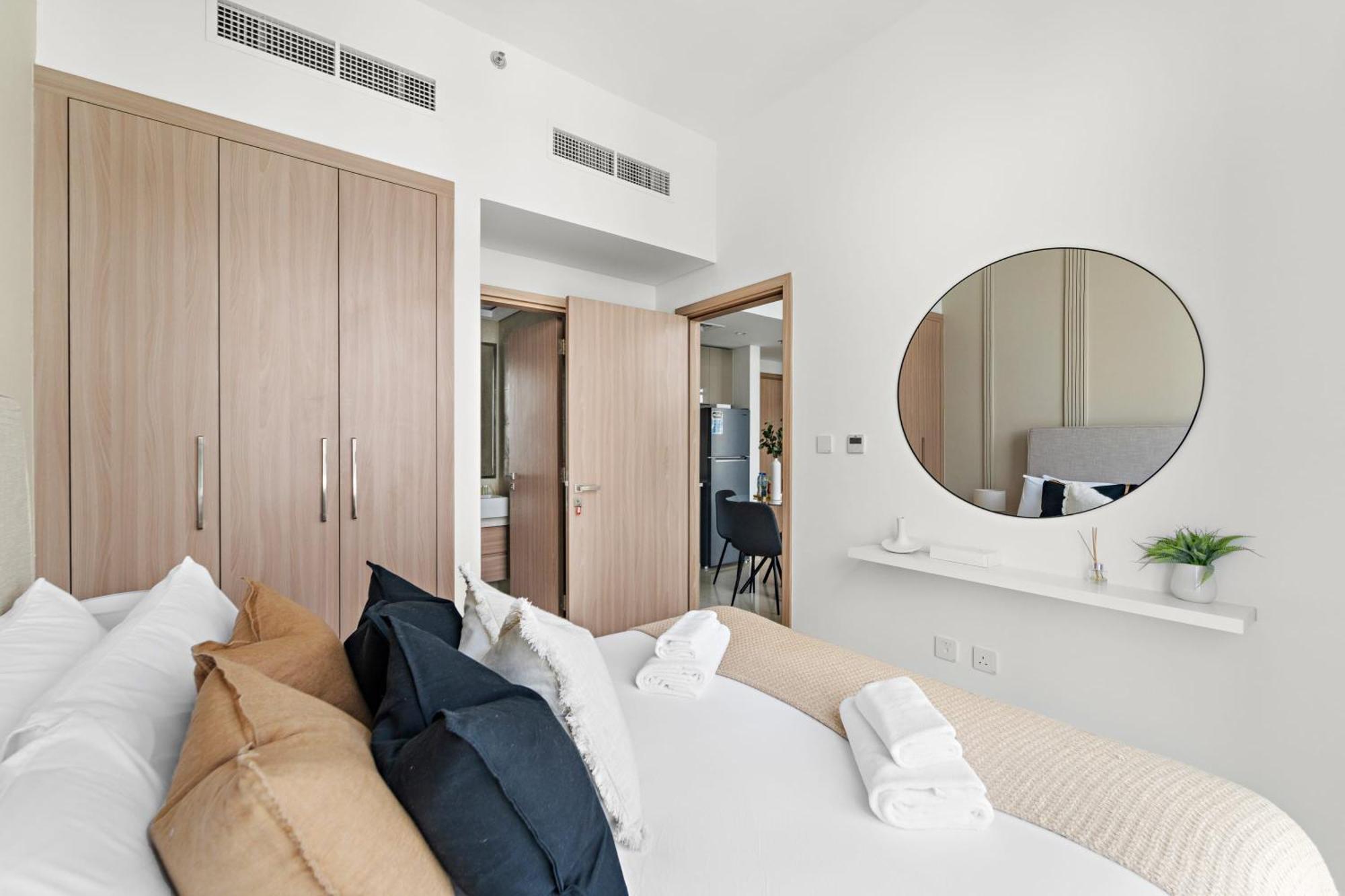 Silkhaus Stylish 2bdr In Azizi Gardens With Pool & Gym * Dubai
