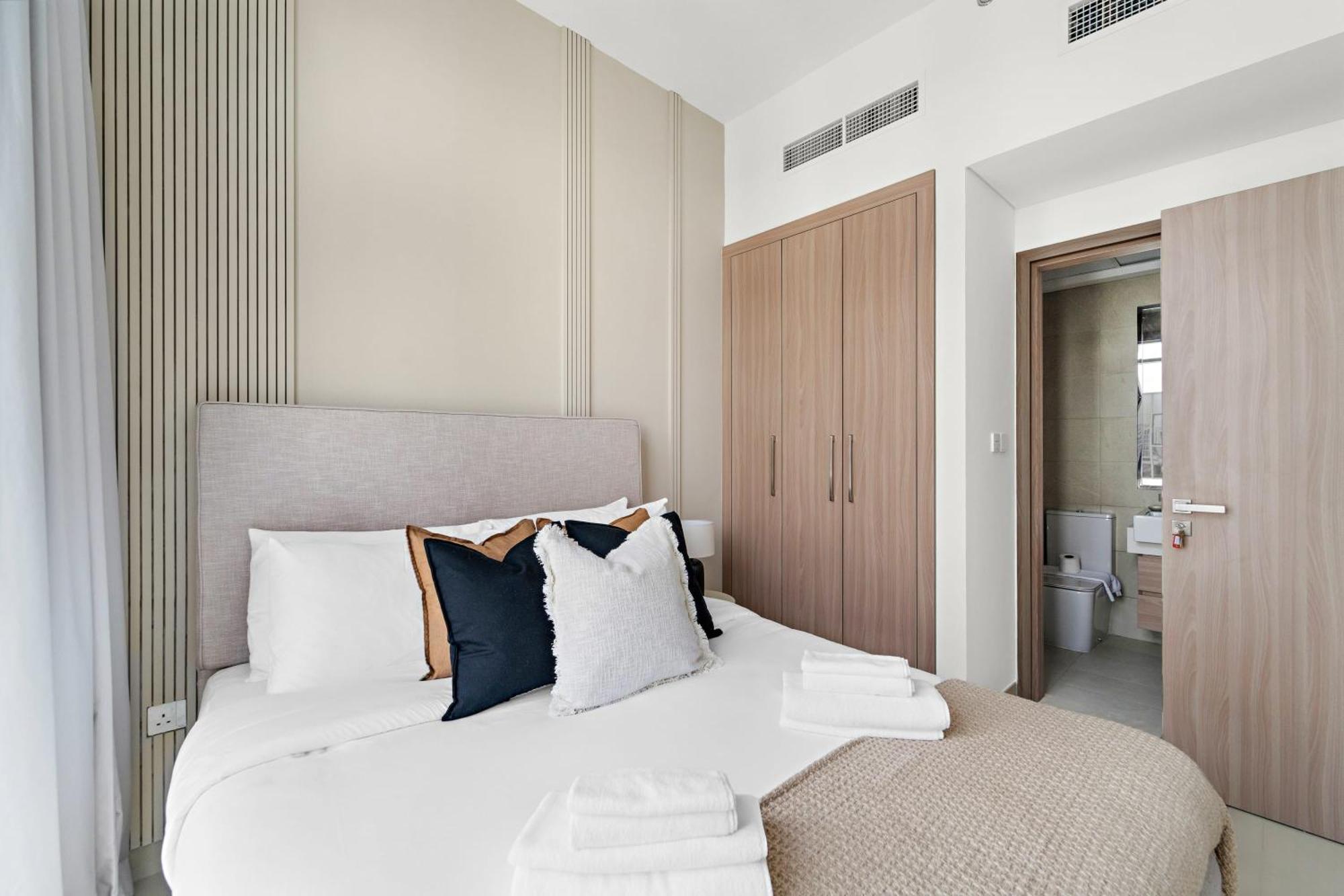 Silkhaus Stylish 2bdr In Azizi Gardens With Pool & Gym *