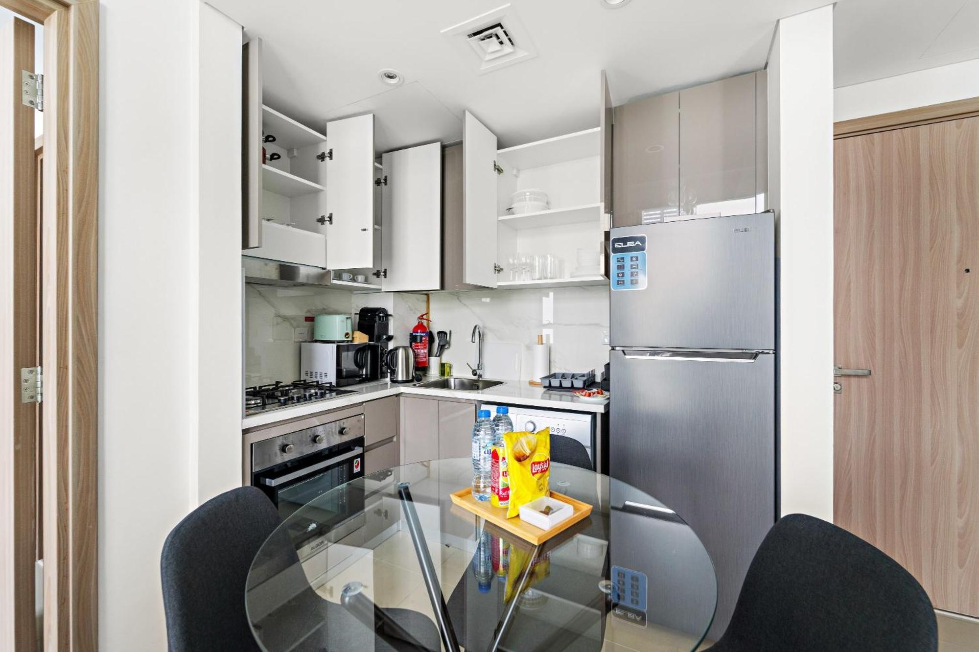 Silkhaus Stylish 2bdr In Azizi Gardens With Pool & Gym Apartment Dubai