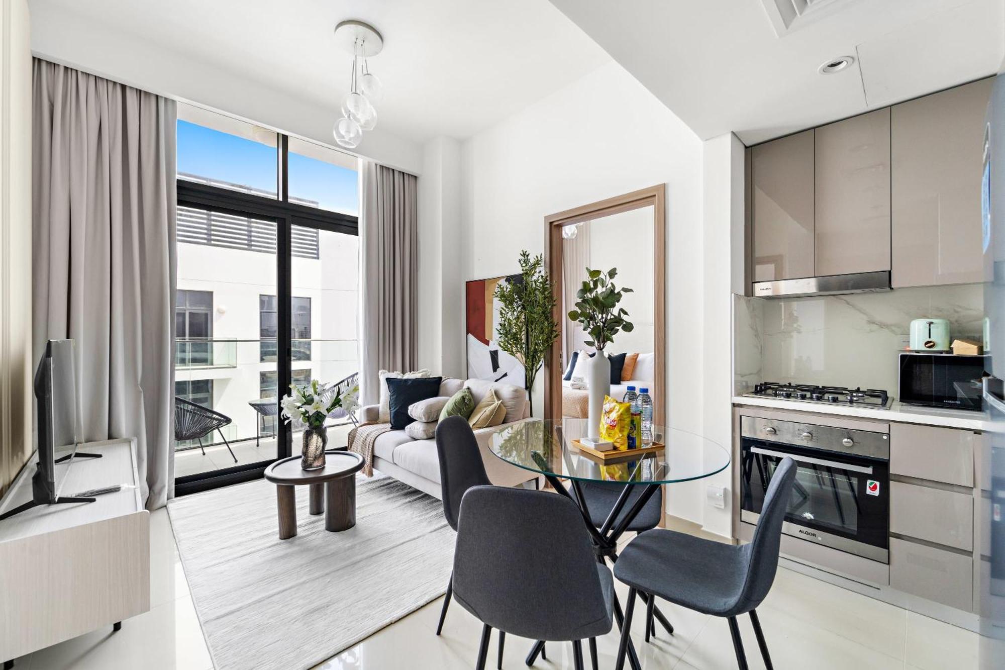Silkhaus Stylish 2bdr In Azizi Gardens With Pool & Gym *