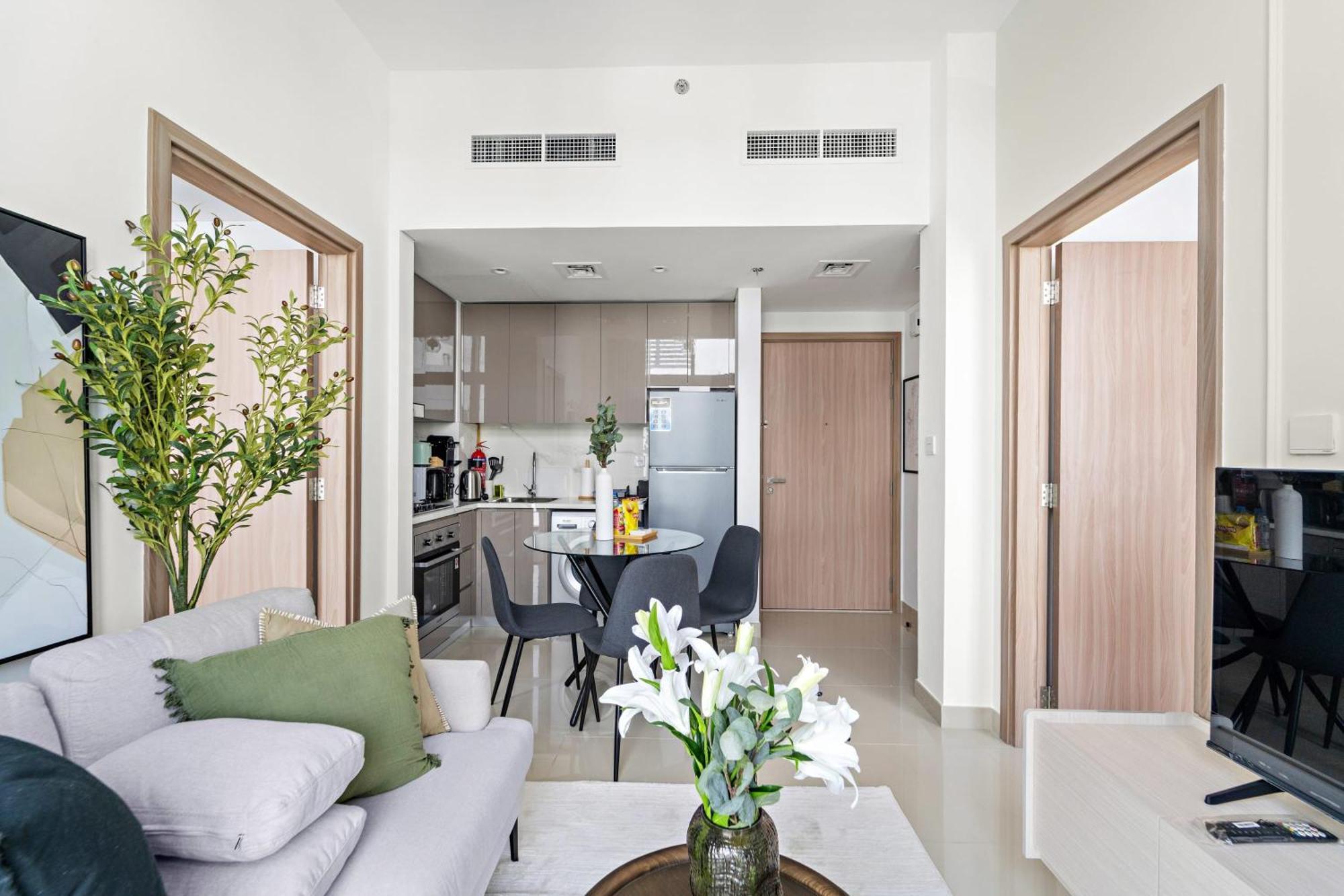 Silkhaus Stylish 2bdr In Azizi Gardens With Pool & Gym *