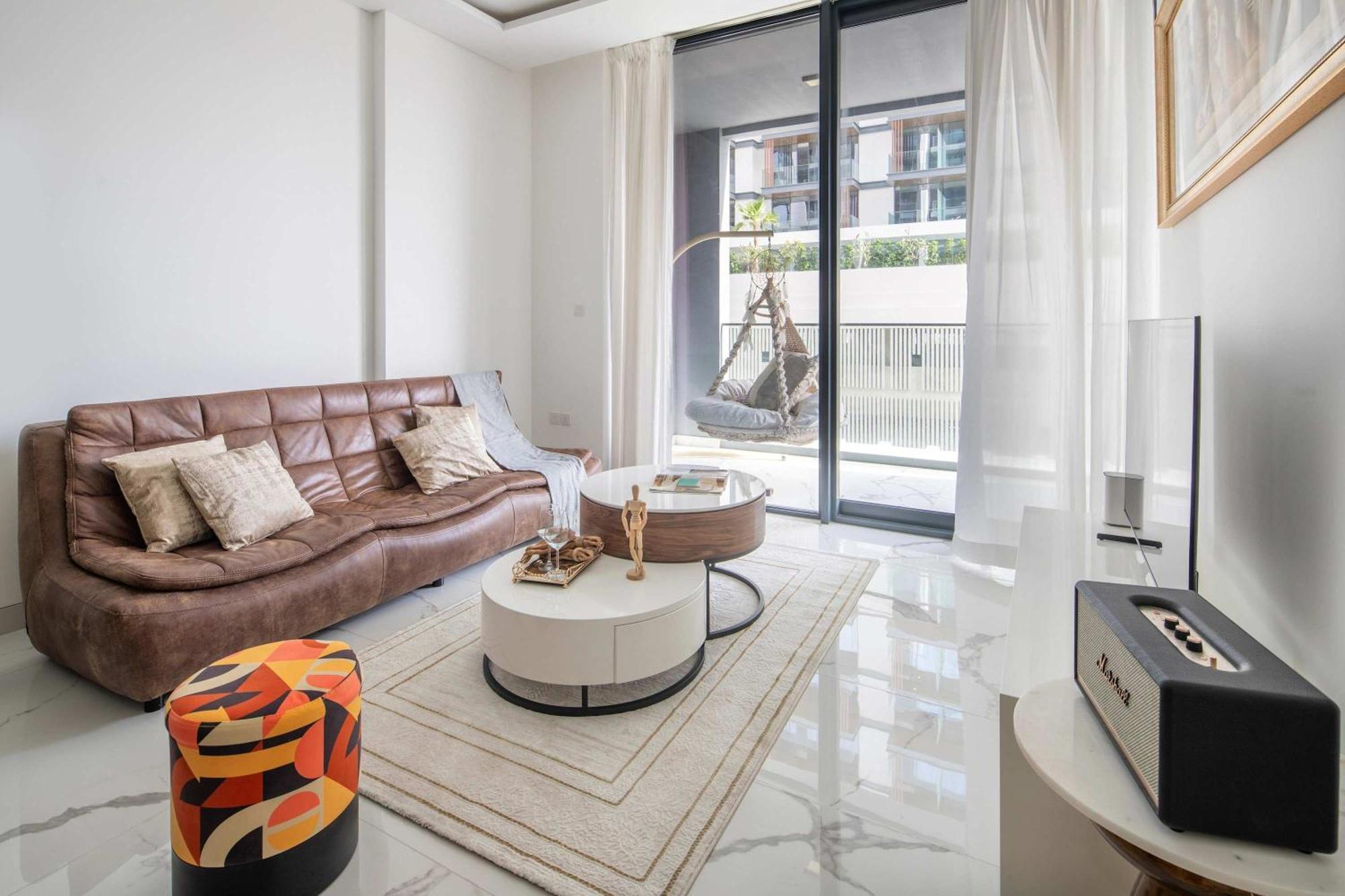 Frank Porter - The Pinnacle Apartment