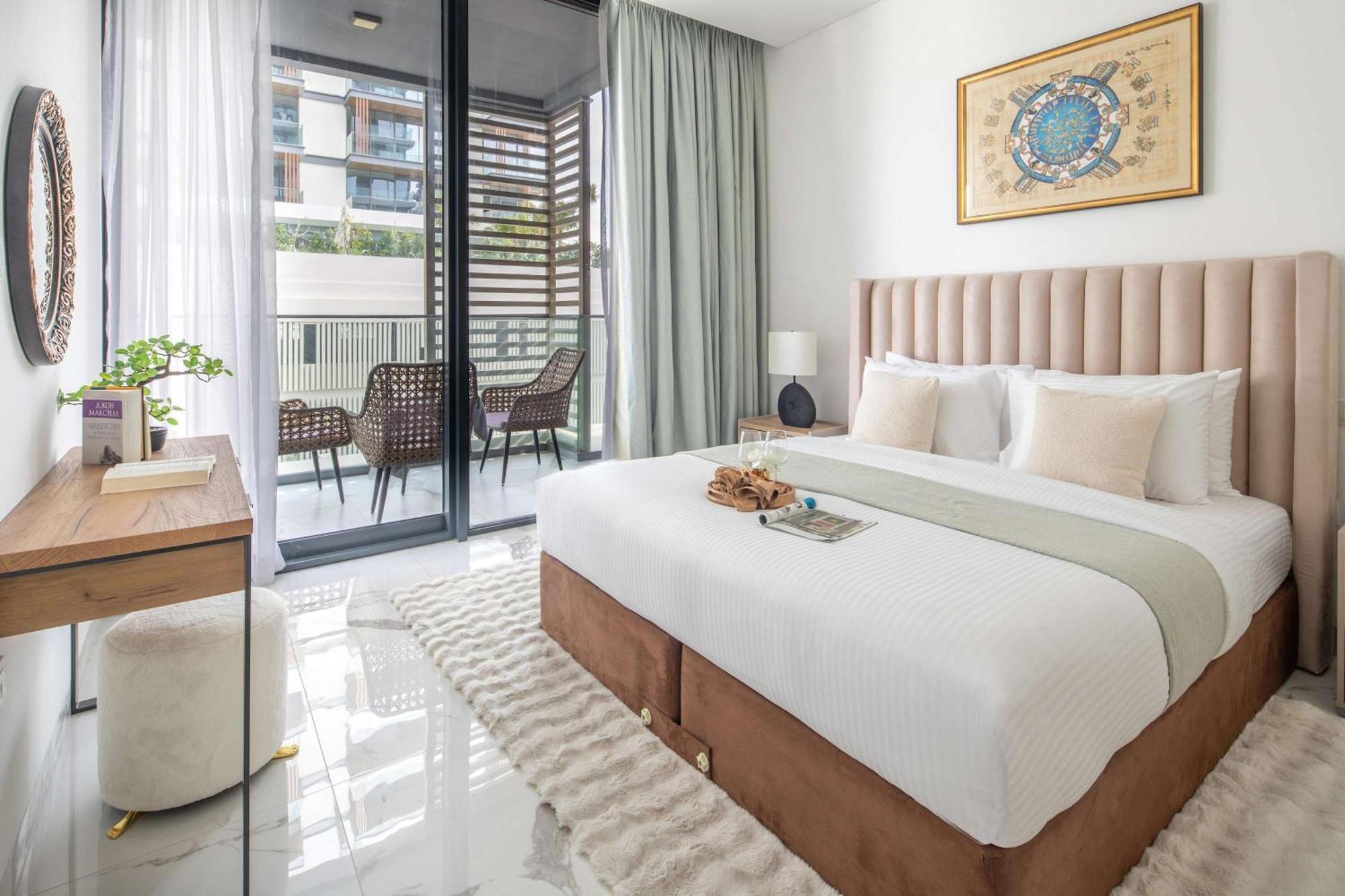 Frank Porter - The Pinnacle Apartment Dubai