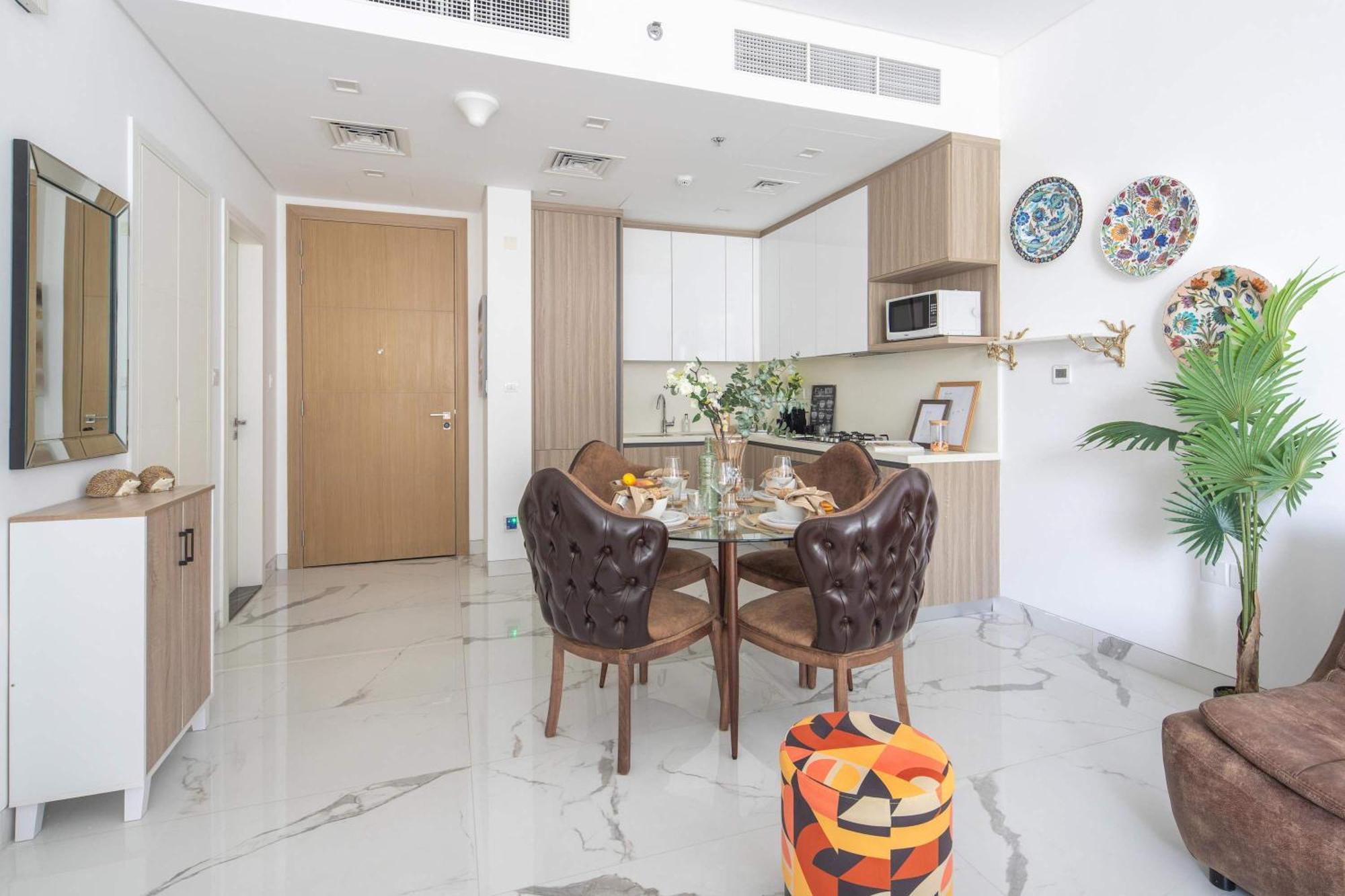 Frank Porter - The Pinnacle Apartment Dubai