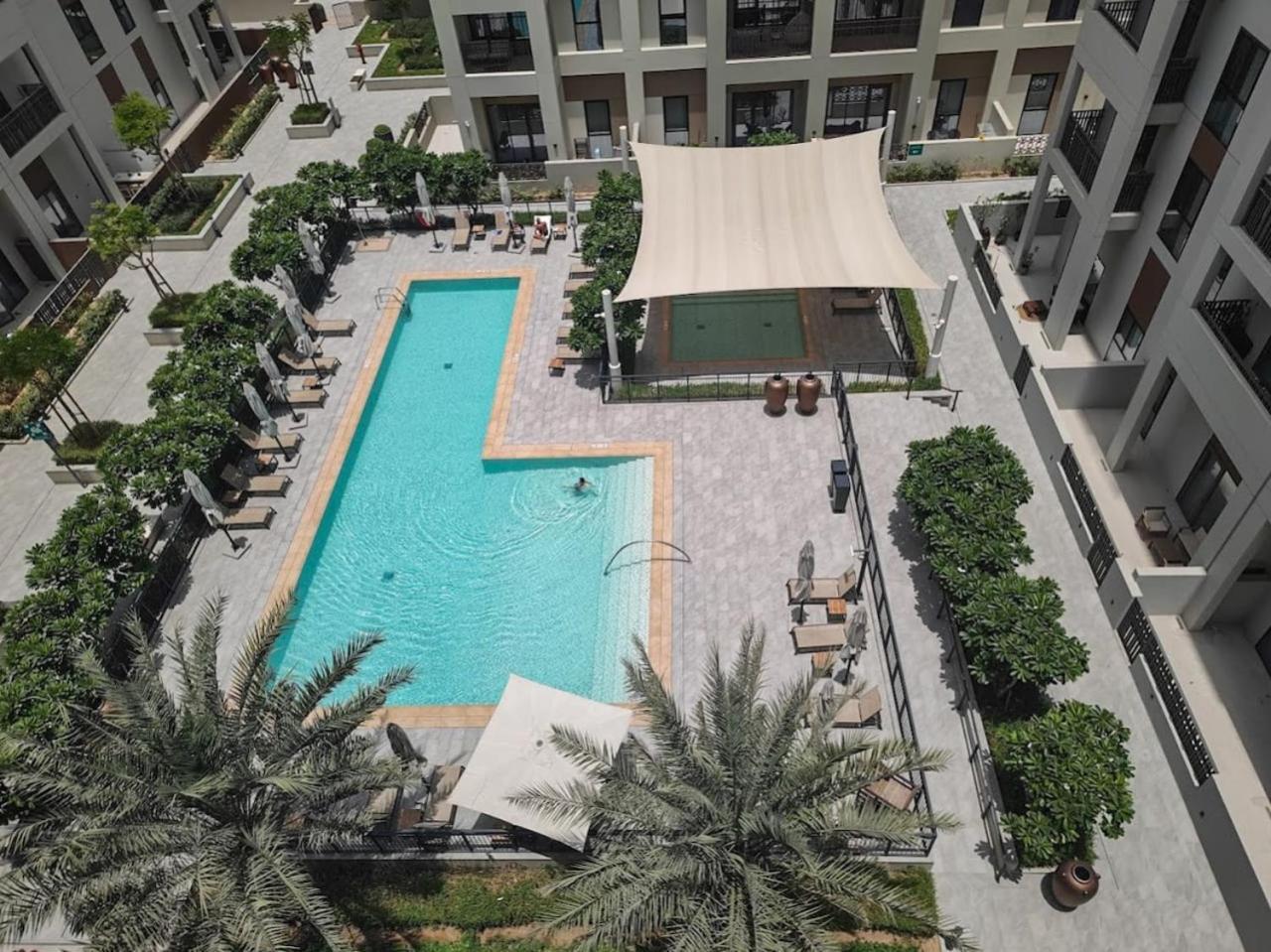 Chic Creek 1-bed With Large Terrace Apartment *