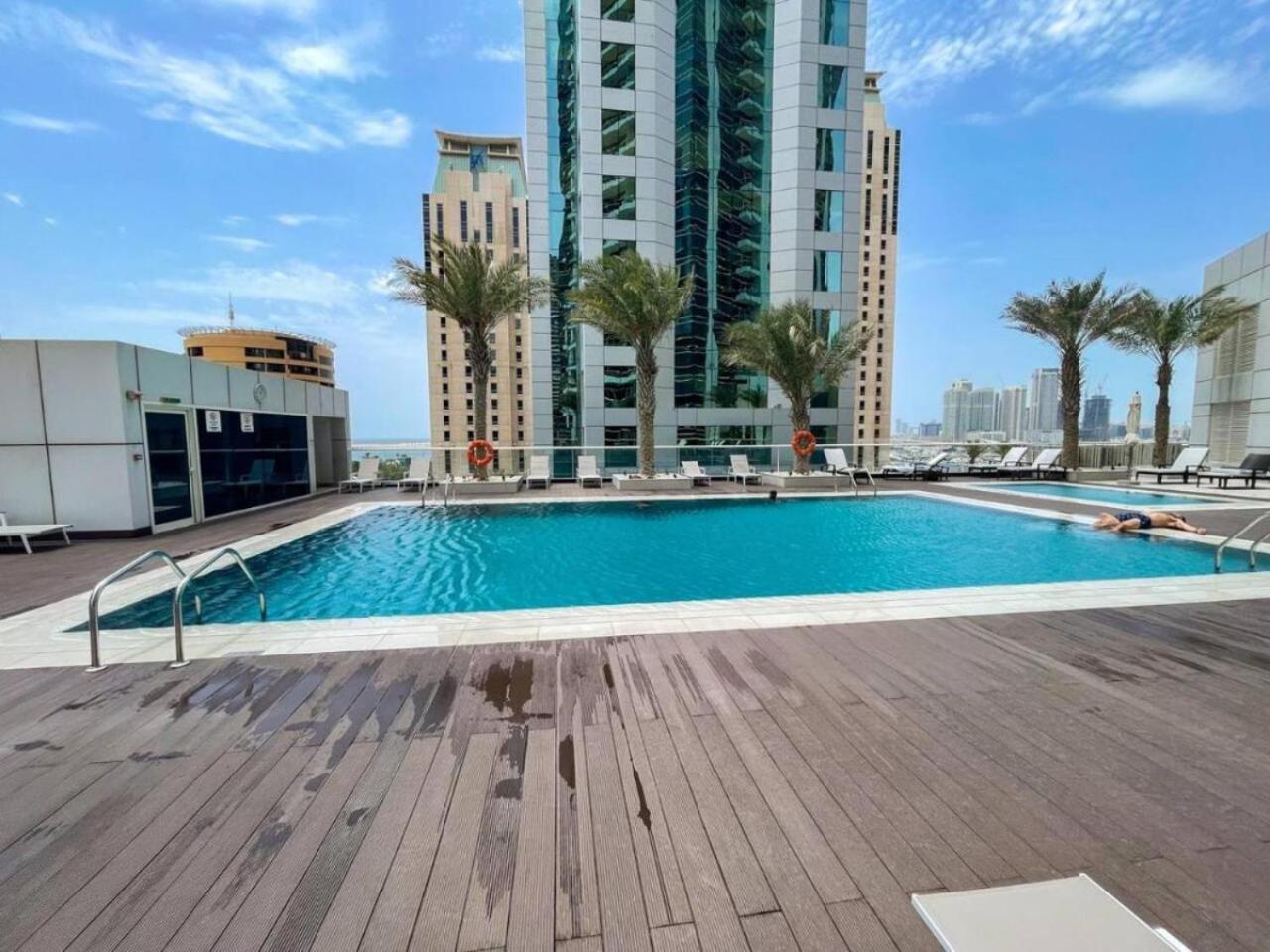 Sunrise Homes - A Stylish In Botanica Tower *