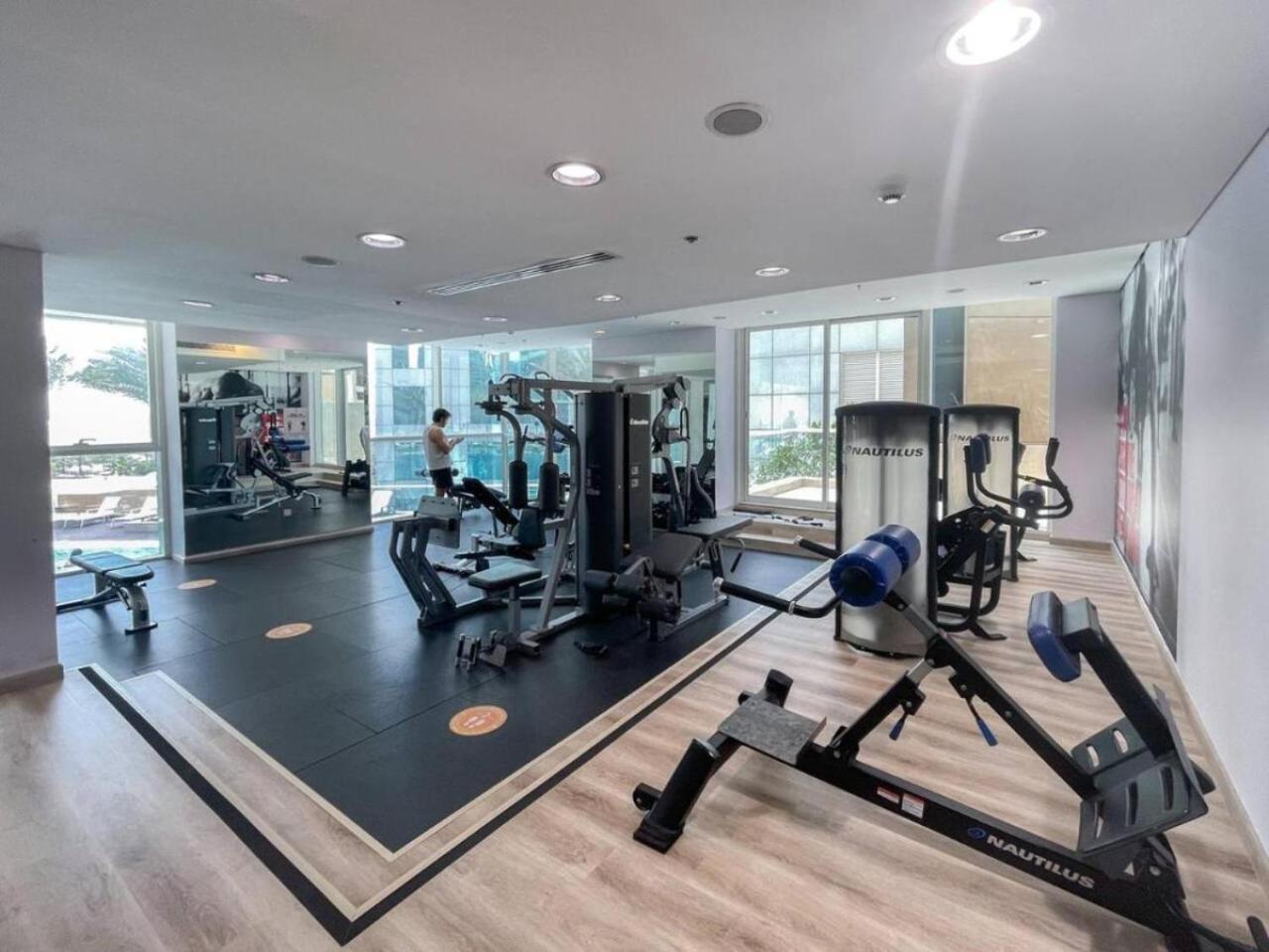 Sunrise Homes - A Stylish In Botanica Tower Apartment