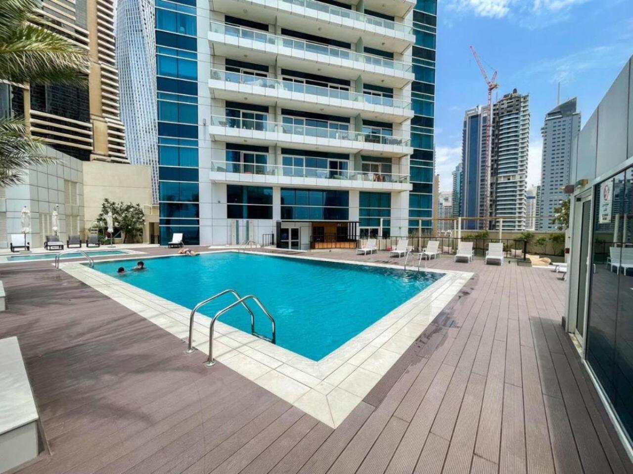 Sunrise Homes - A Stylish In Botanica Tower Apartment Dubai