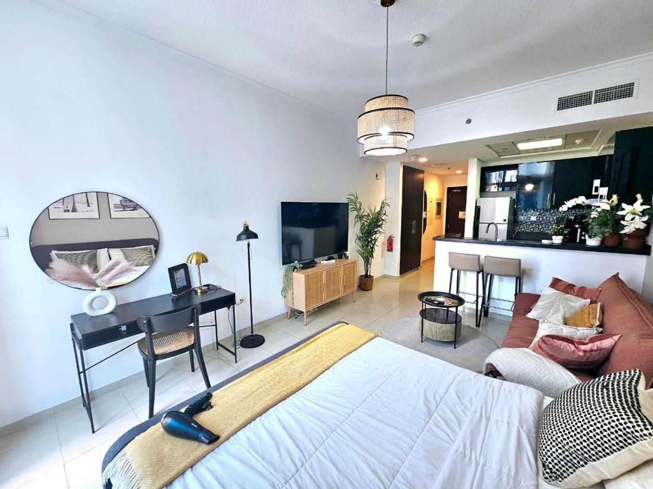 Apartment Sunrise Homes - A Stylish In Botanica Tower *