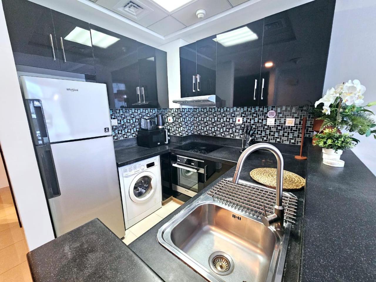 Apartment Sunrise Homes - A Stylish In Botanica Tower *
