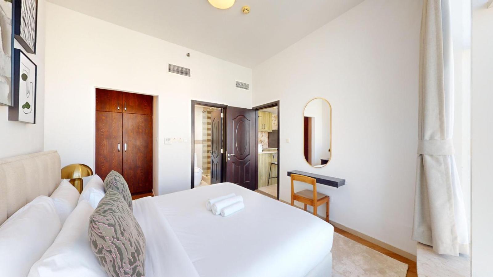 Zenith Tower A2 - Colourful One Bedroom