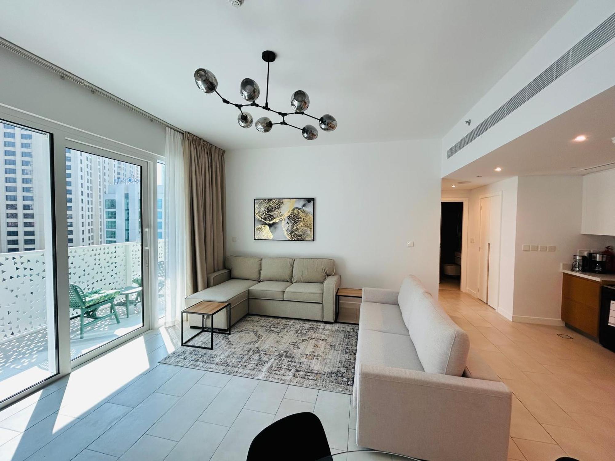 Apartment La Vie, Jbr Private Beach, Private Parking And Pool